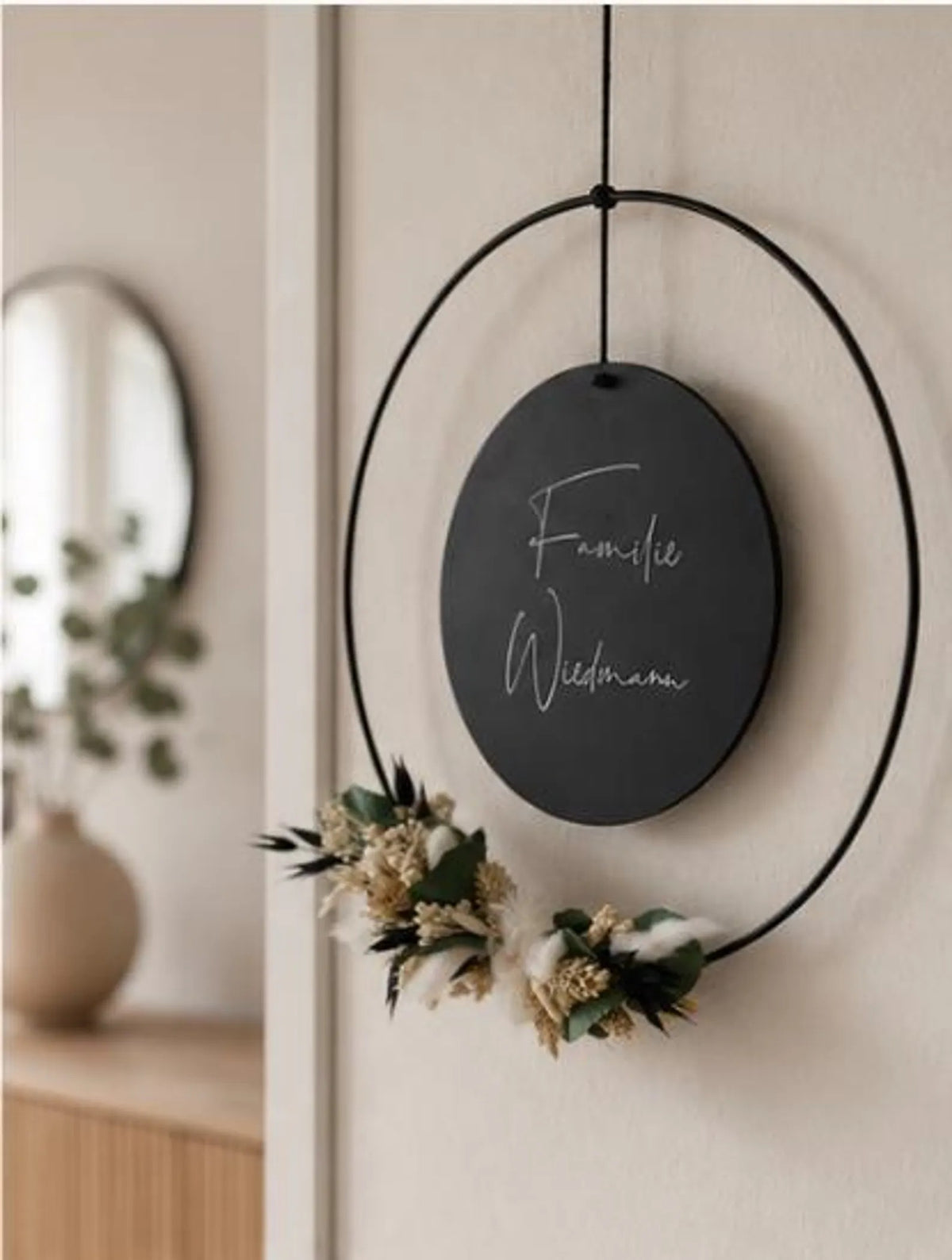 Türkranz mit Trockenblumen und Acrylschild I Holzschild personalisiert mit Familienname I Metallring I Geschenk zum Einzug I Richtfest