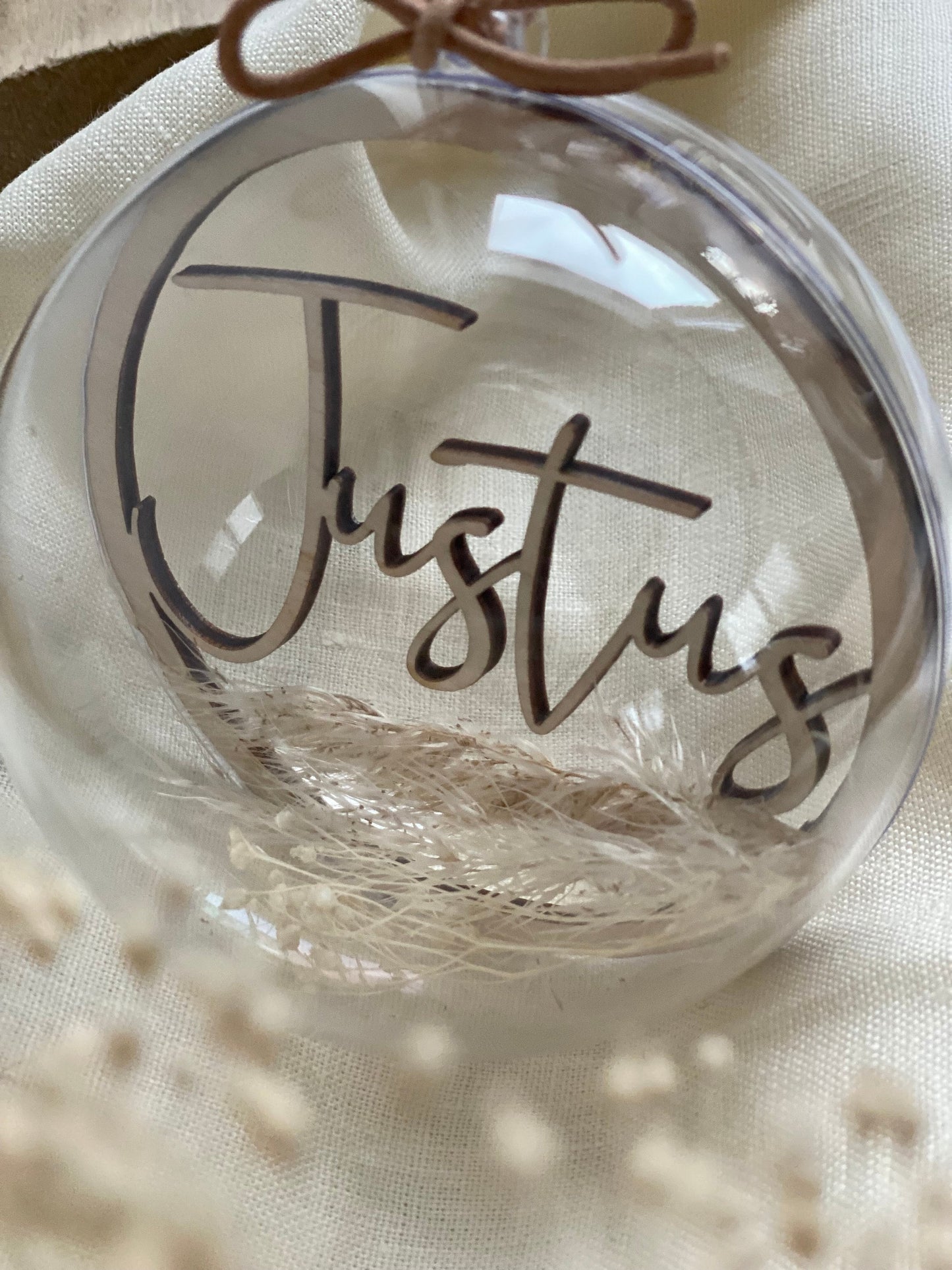 Personalisierte Acrylkugel mit Trockenblumen