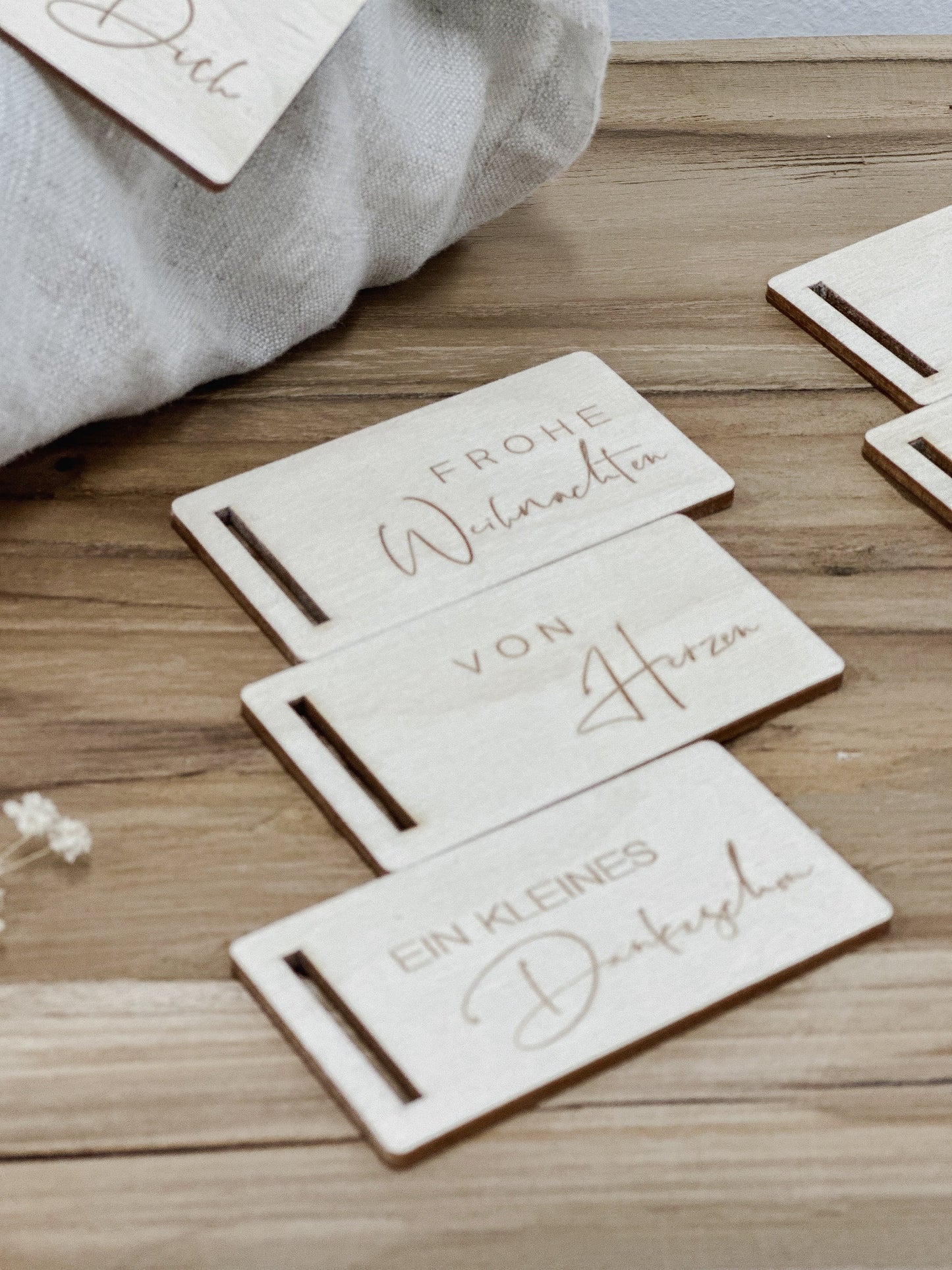 Geschenkanhänger aus Holz graviert I Geschenkanhänger Weihnachten I 4er-Set Holzanhänger I Geschenkanhänger Geburtstag