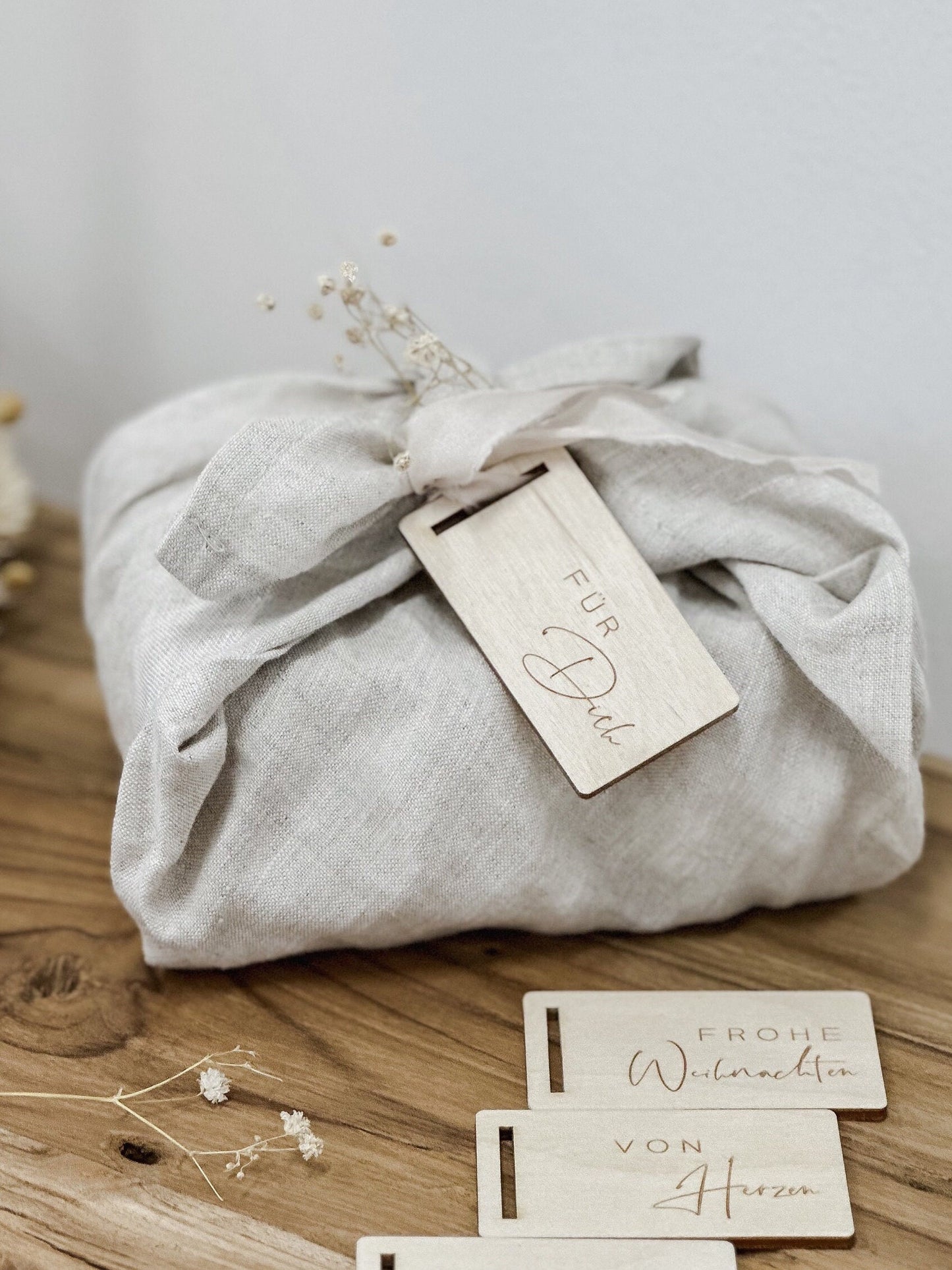 Geschenkanhänger aus Holz graviert I Geschenkanhänger Weihnachten I 4er-Set Holzanhänger I Geschenkanhänger Geburtstag