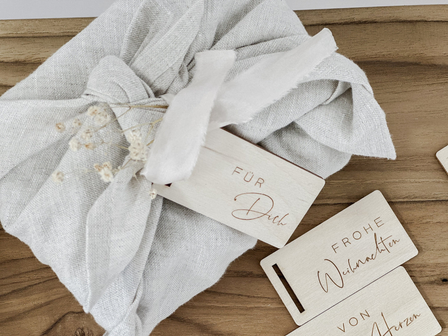 Geschenkanhänger aus Holz graviert I Geschenkanhänger Weihnachten I 4er-Set Holzanhänger I Geschenkanhänger Geburtstag