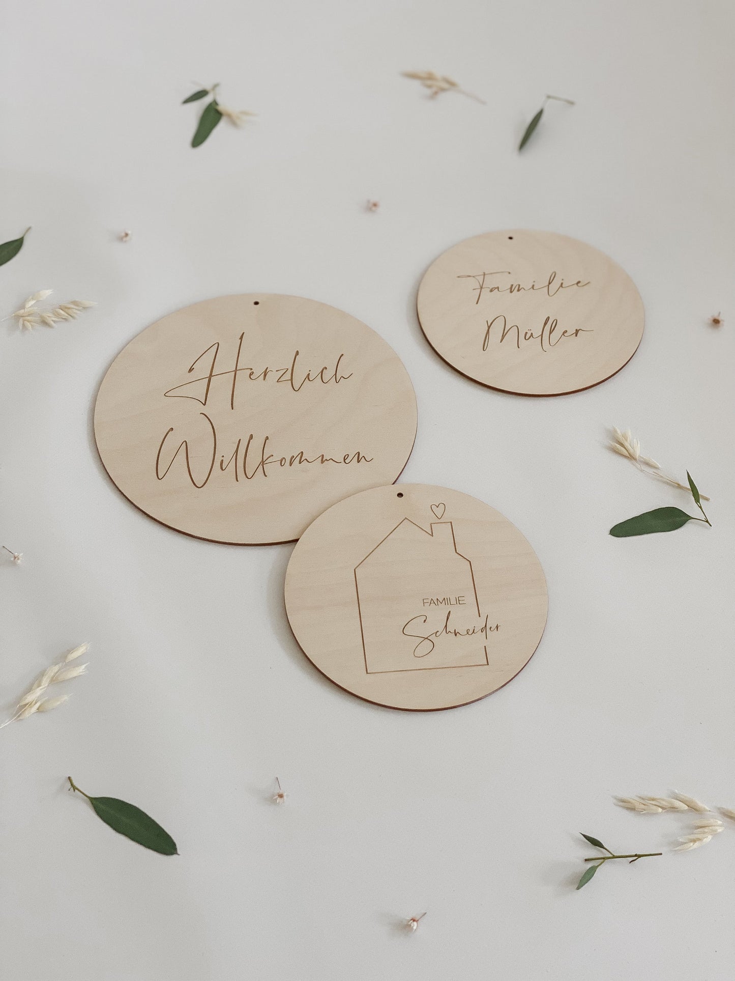 Trockenblumenkranz mit Holzschild I Türkranz Trockenblumen Eukalyptus-beige-rot I Wandkranz I Blumenkranz