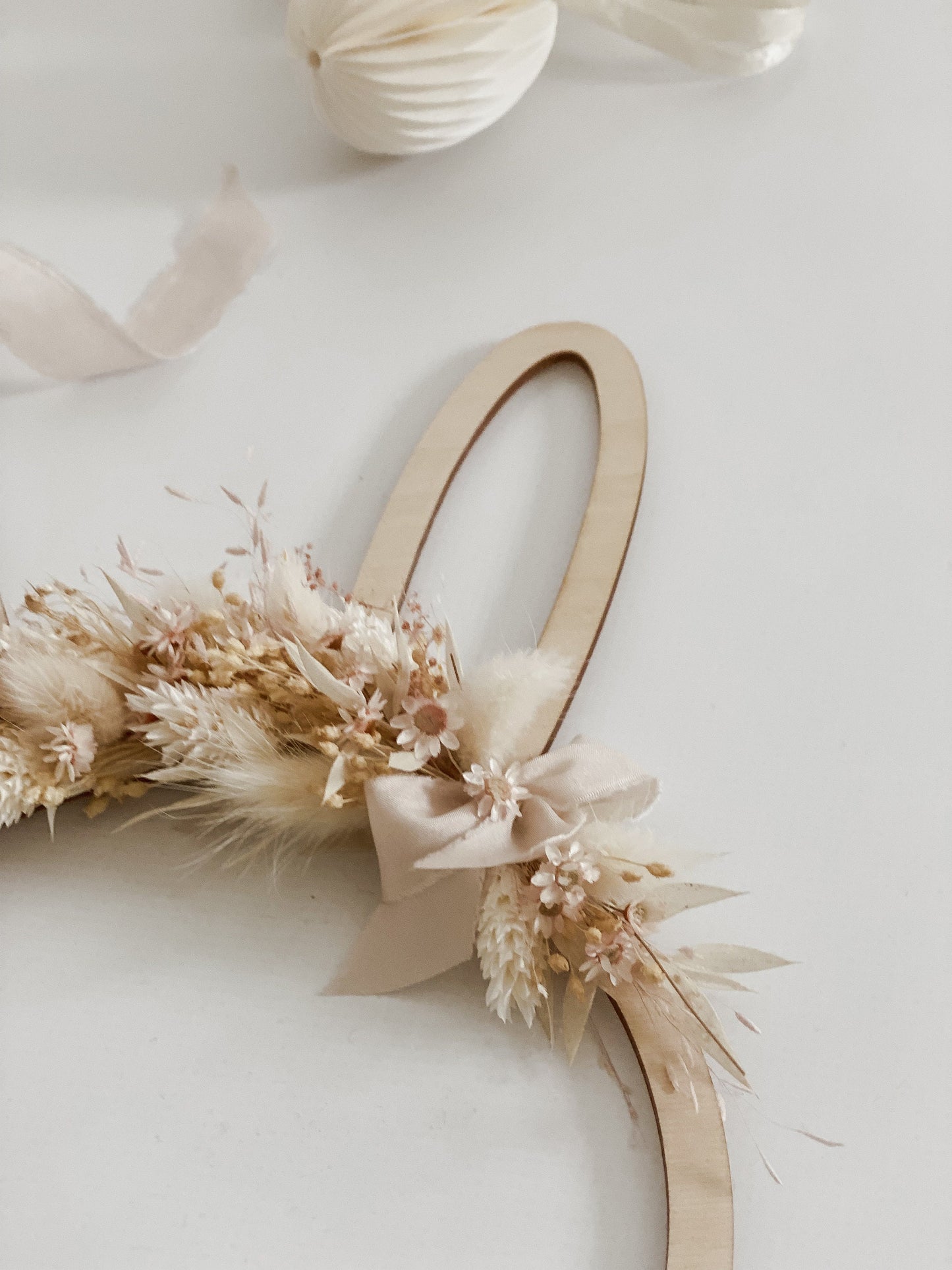 Holzkranz Hase I Osterdekoration mit Trockenblumen I Trockenblumenkranz Ostern