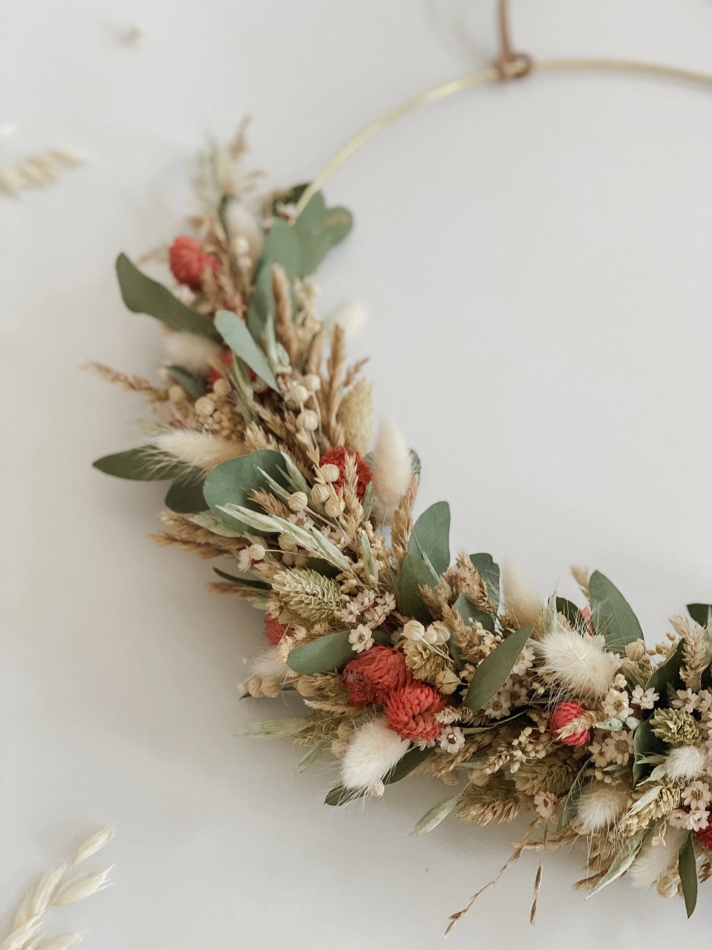 Trockenblumenkranz mit Holzschild I Türkranz Trockenblumen Eukalyptus-beige-rot I Wandkranz I Blumenkranz