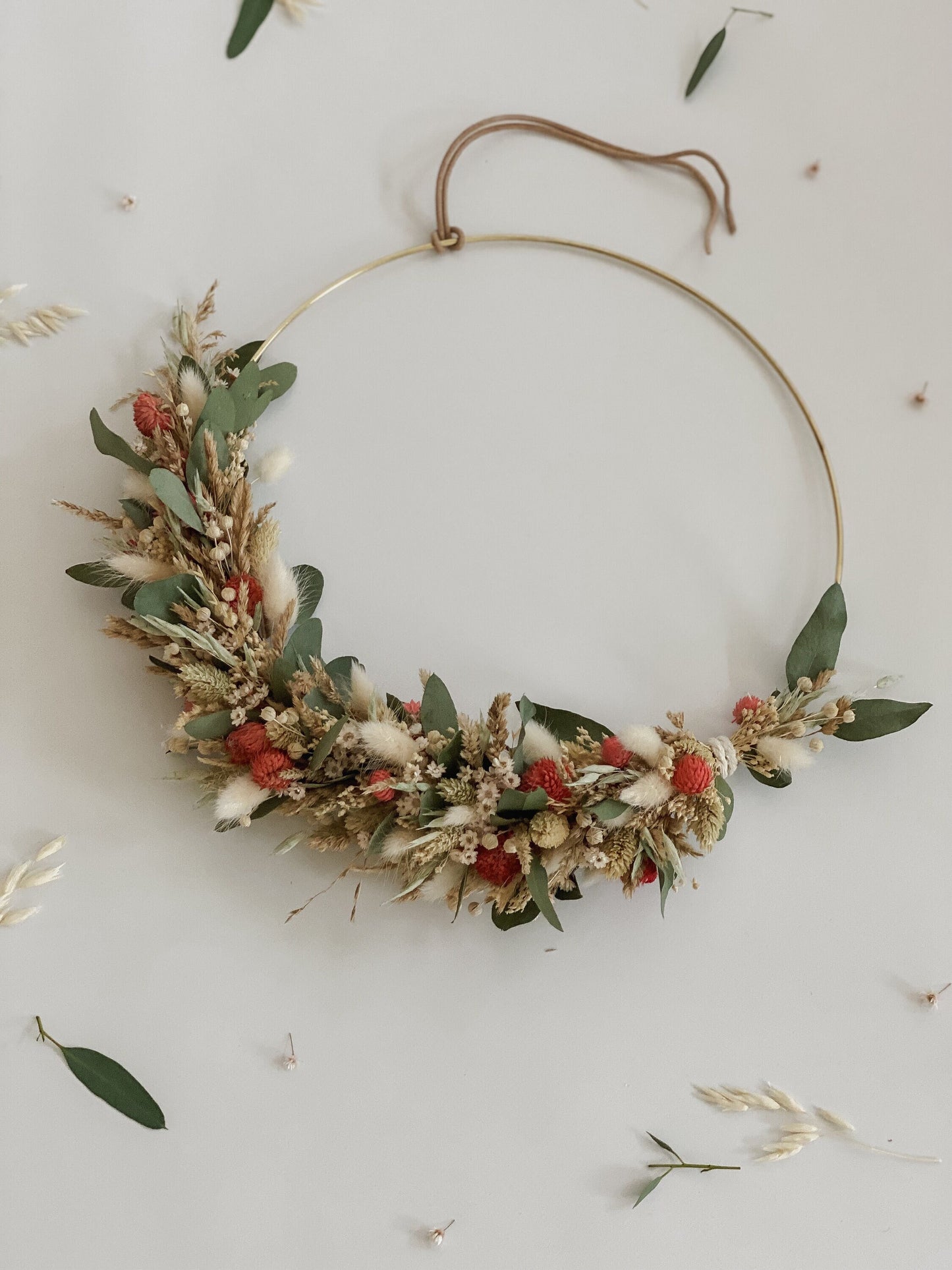 Trockenblumenkranz mit Holzschild I Türkranz Trockenblumen Eukalyptus-beige-rot I Wandkranz I Blumenkranz