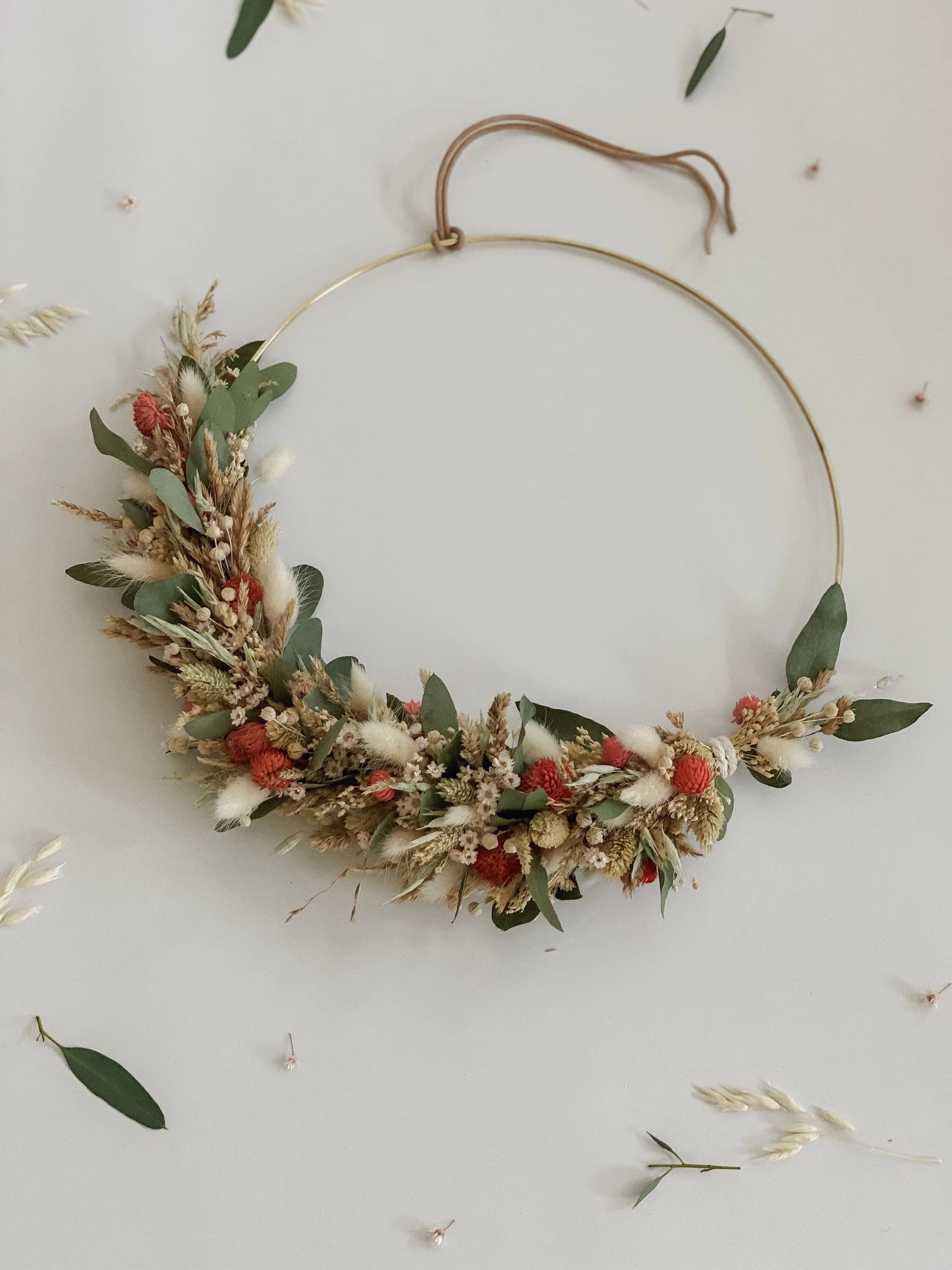 Trockenblumenkranz mit Holzschild I Türkranz Trockenblumen Eukalyptus-beige-rot I Wandkranz I Blumenkranz