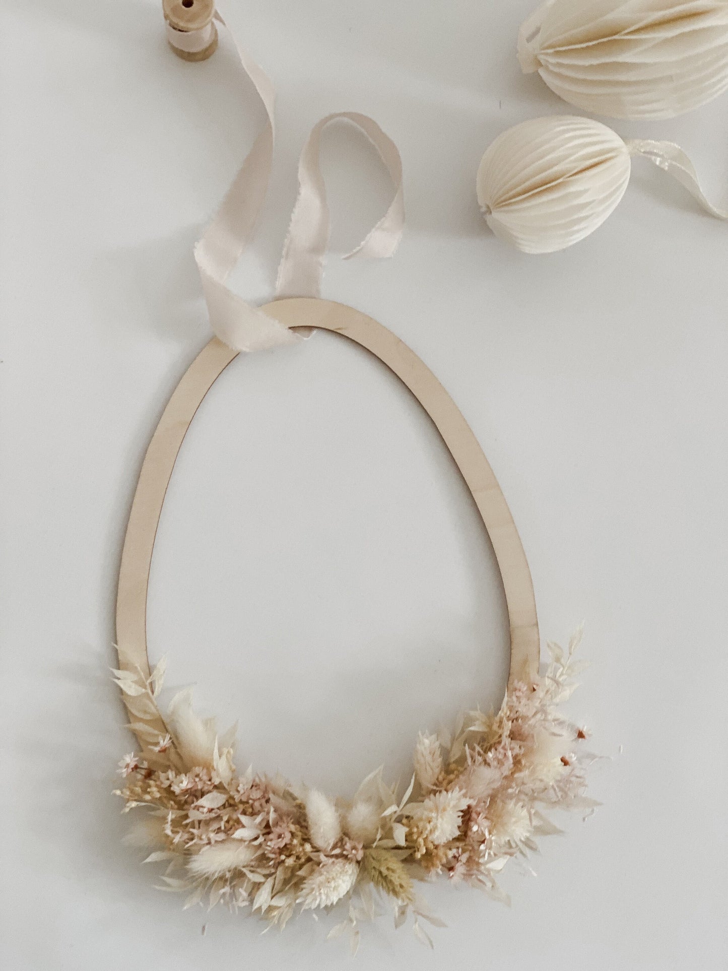 Holzkranz Ei I Osterdekoration mit Trockenblumen I Trockenblumenkranz Ostern