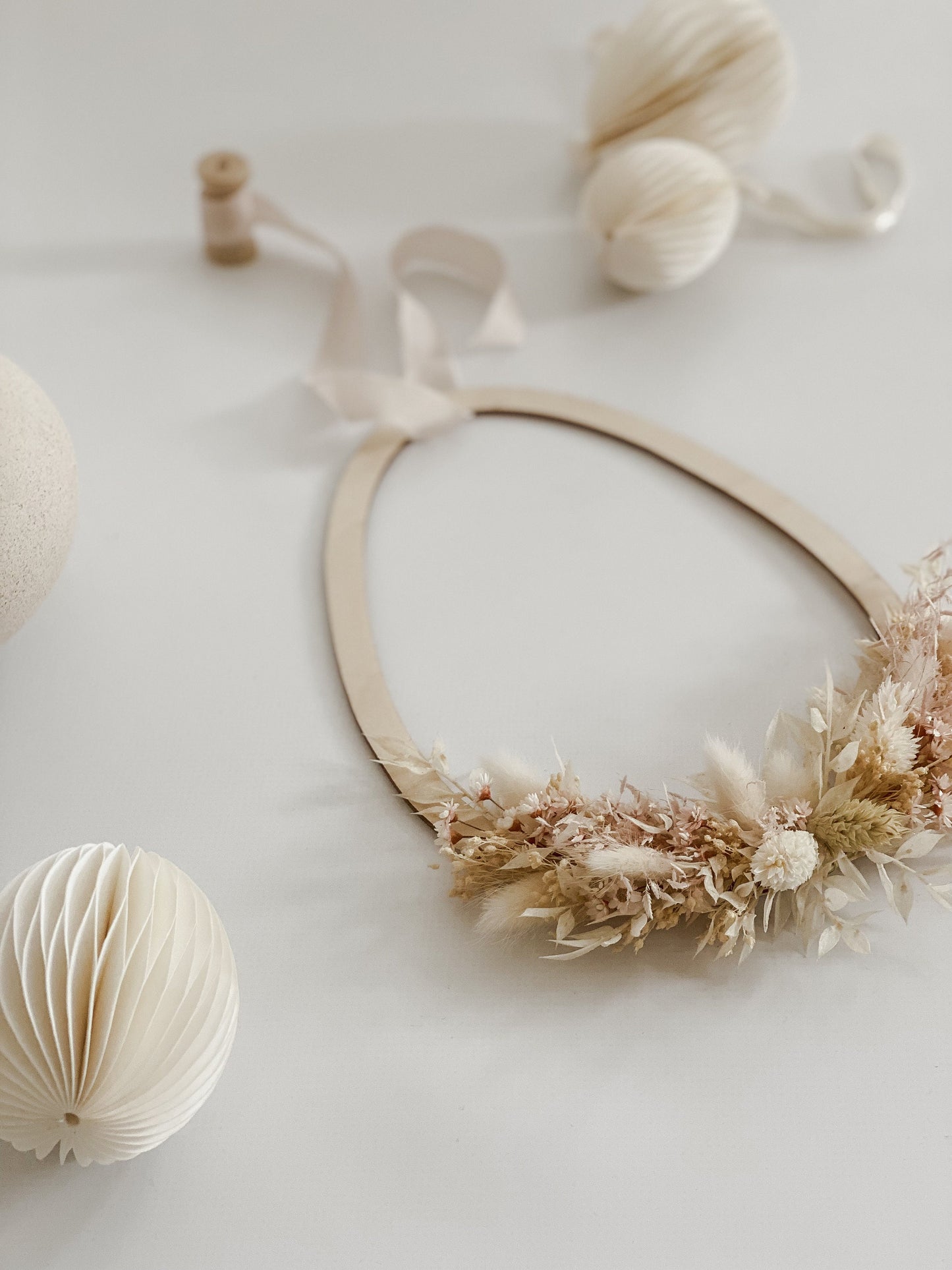 Holzkranz Ei I Osterdekoration mit Trockenblumen I Trockenblumenkranz Ostern