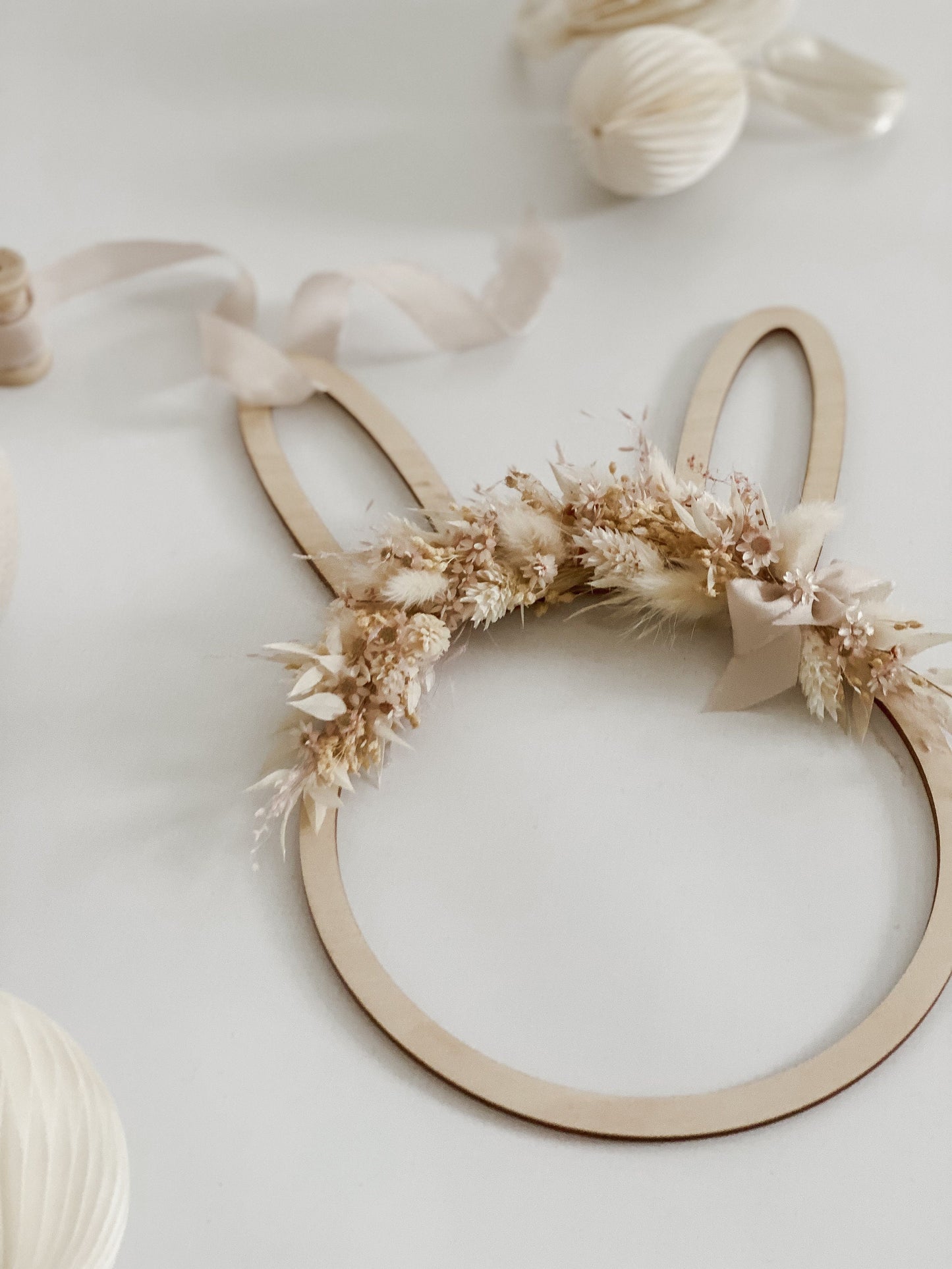 Holzkranz Hase I Osterdekoration mit Trockenblumen I Trockenblumenkranz Ostern