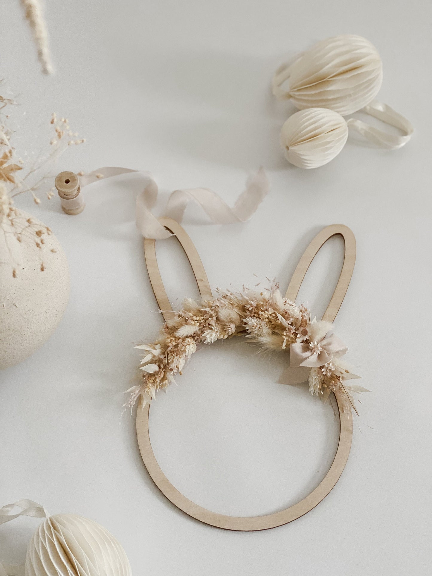 Holzkranz Hase I Osterdekoration mit Trockenblumen I Trockenblumenkranz Ostern