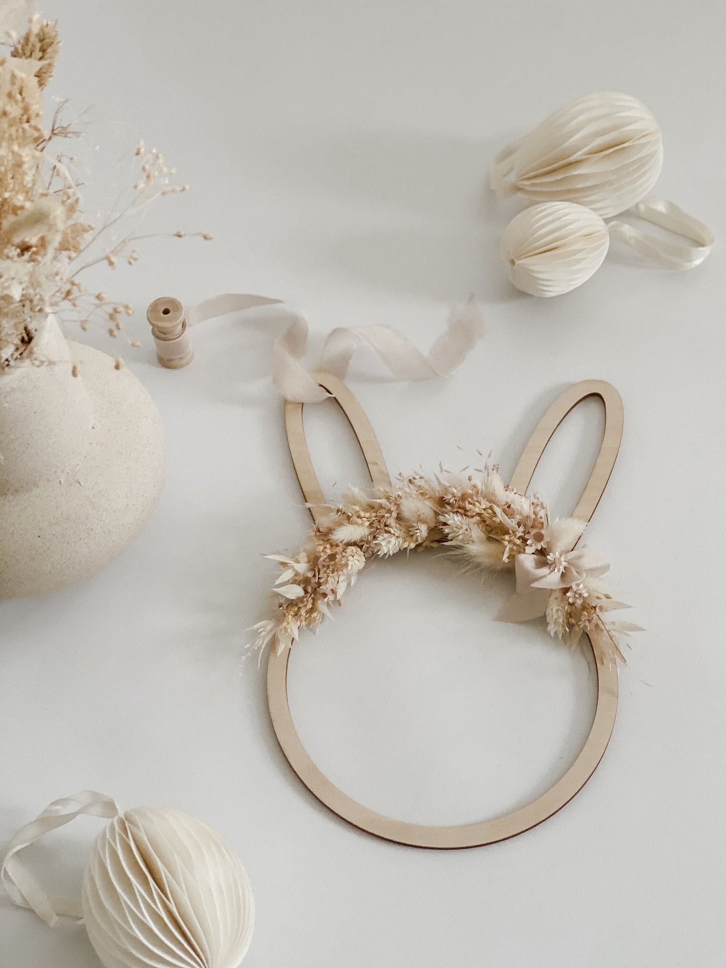 Holzkranz Hase I Osterdekoration mit Trockenblumen I Trockenblumenkranz Ostern