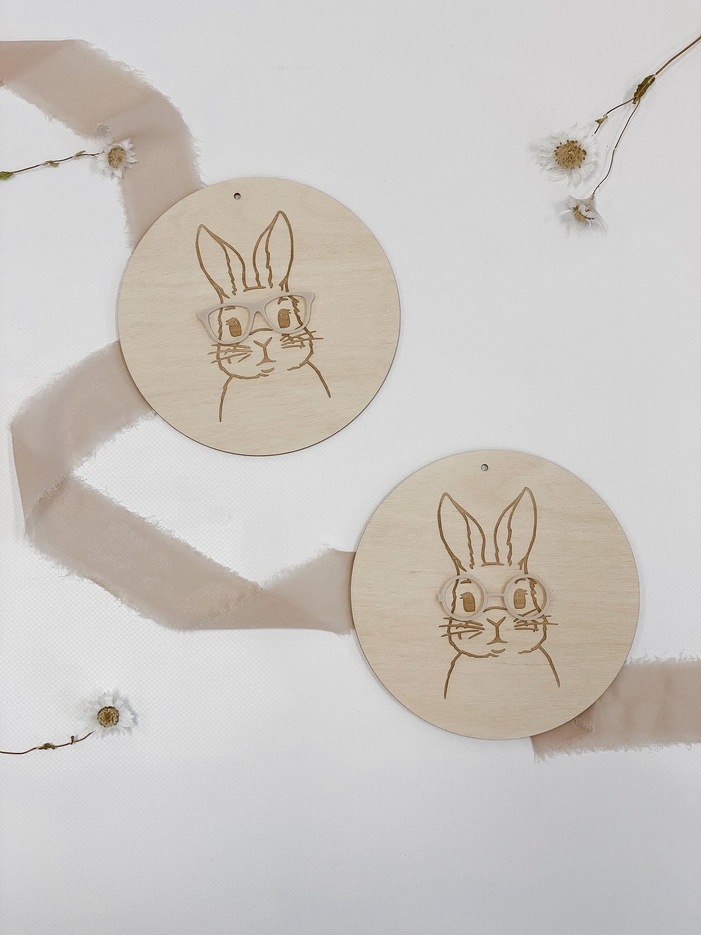 Holzschild Hase mit Brille I Osterdekoration mit Trockenblumen I Türkranz Ostern I Austauschscheibe Trockenblumenkranz