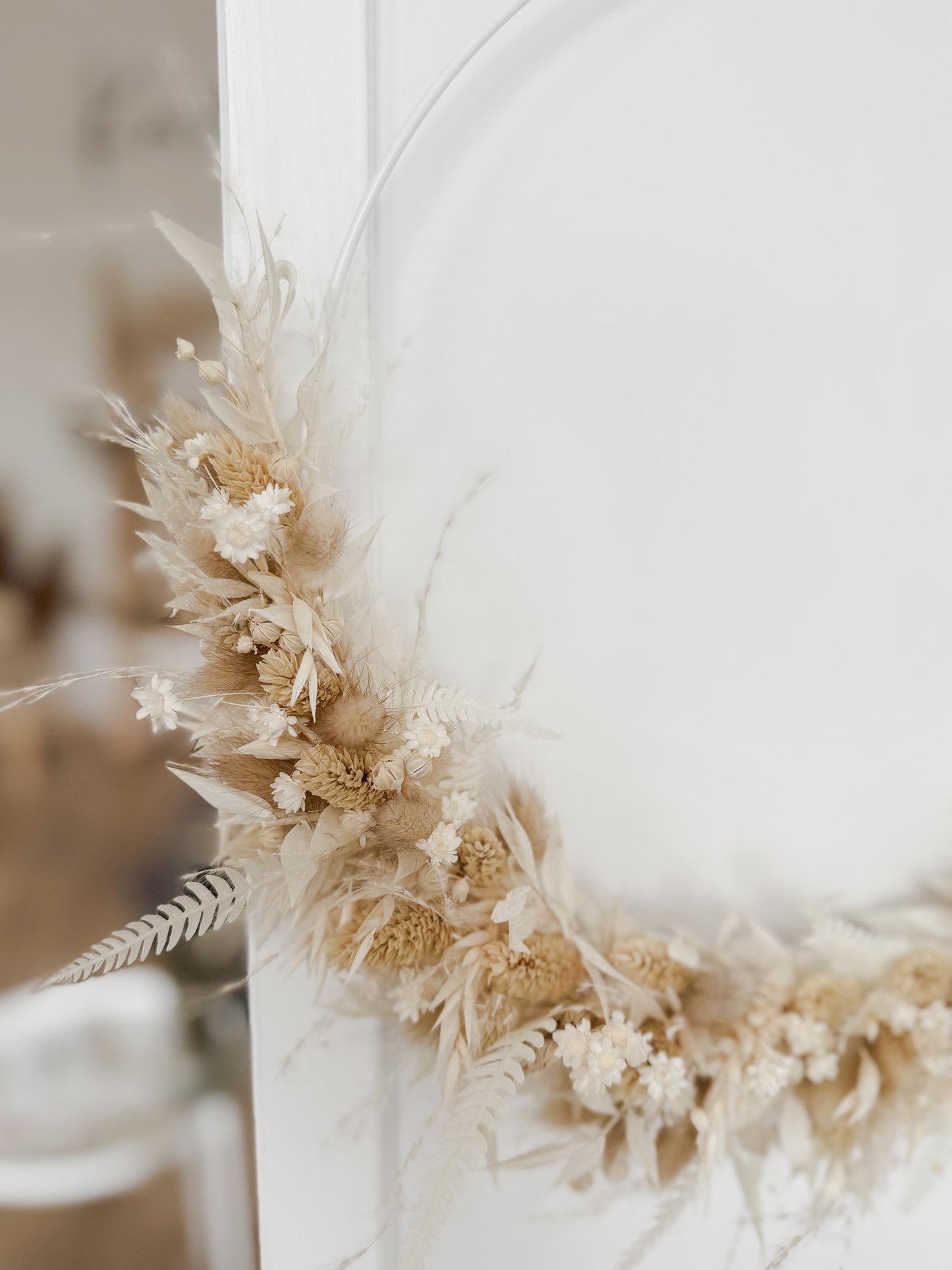 Trockenblumenkranz mit Holzschild I Trockenblumen beige-braun I Wandkranz I Blumenkranz