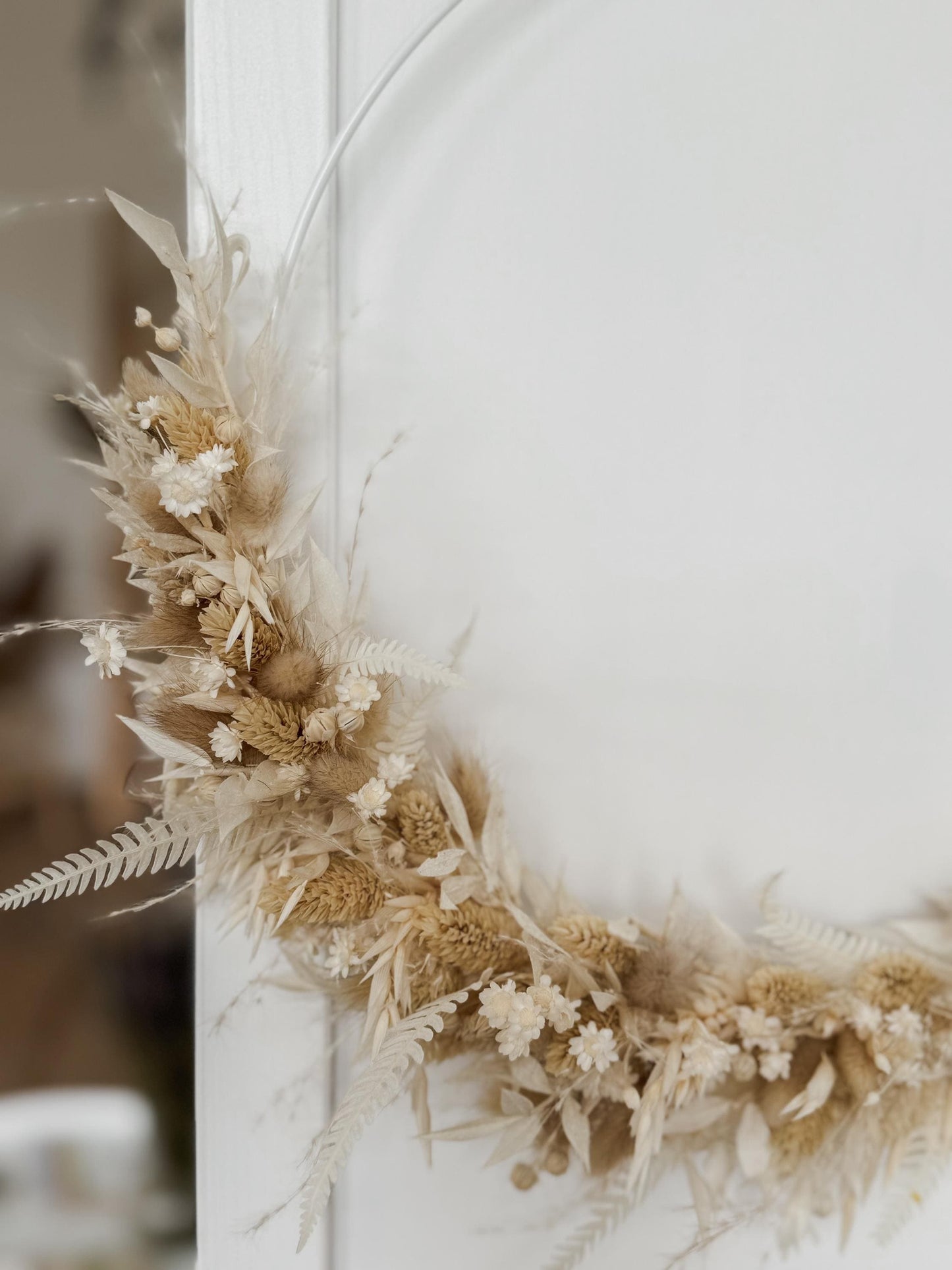 Trockenblumenkranz mit Holzschild I Trockenblumen beige-braun I Wandkranz I Blumenkranz