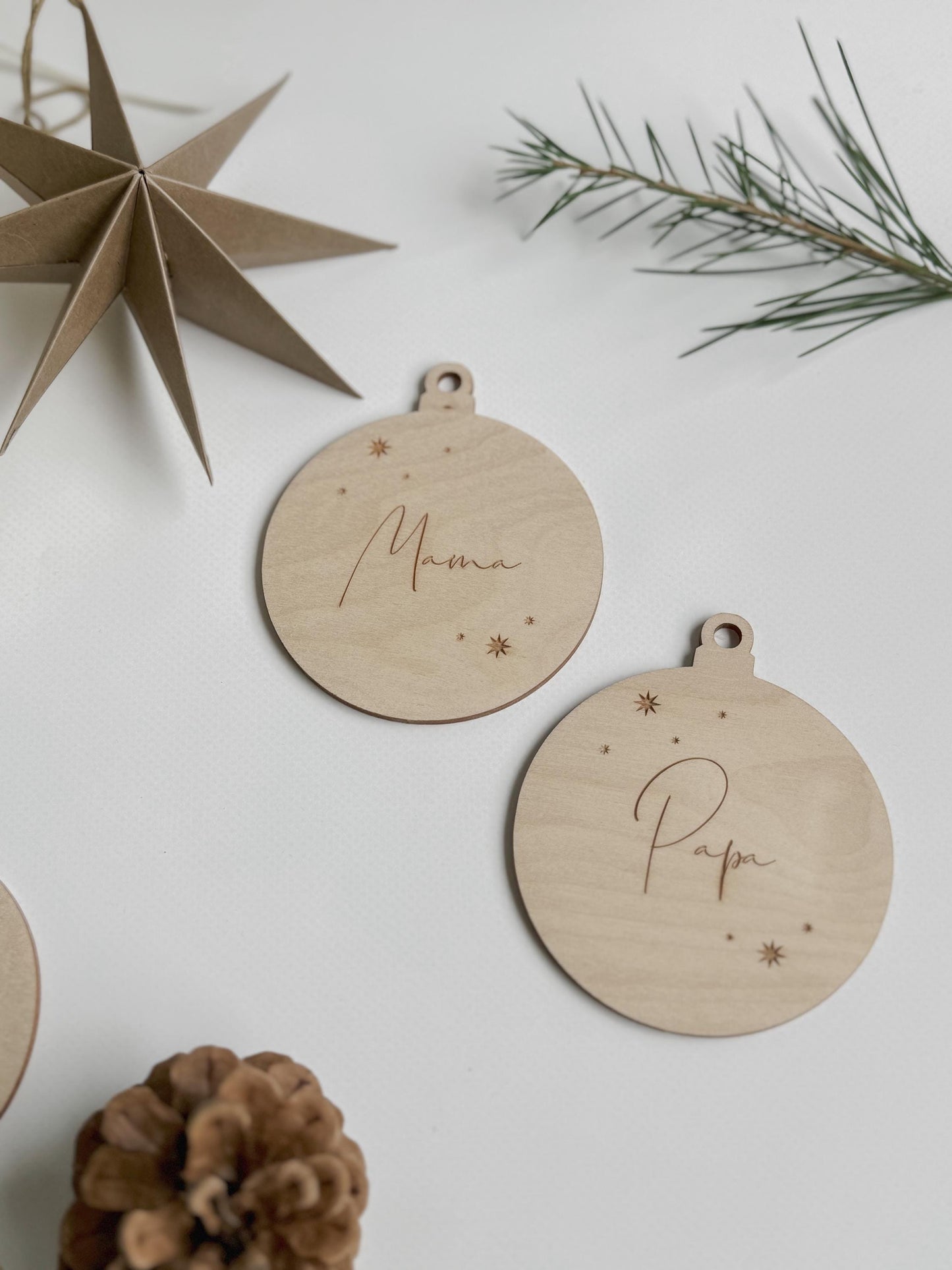 Personalisierte Christbaumkugel aus Holz I Weihnachtskugel aus Holz mit Namen I Christbaumschmuck I personalisierter Geschenkanhänger