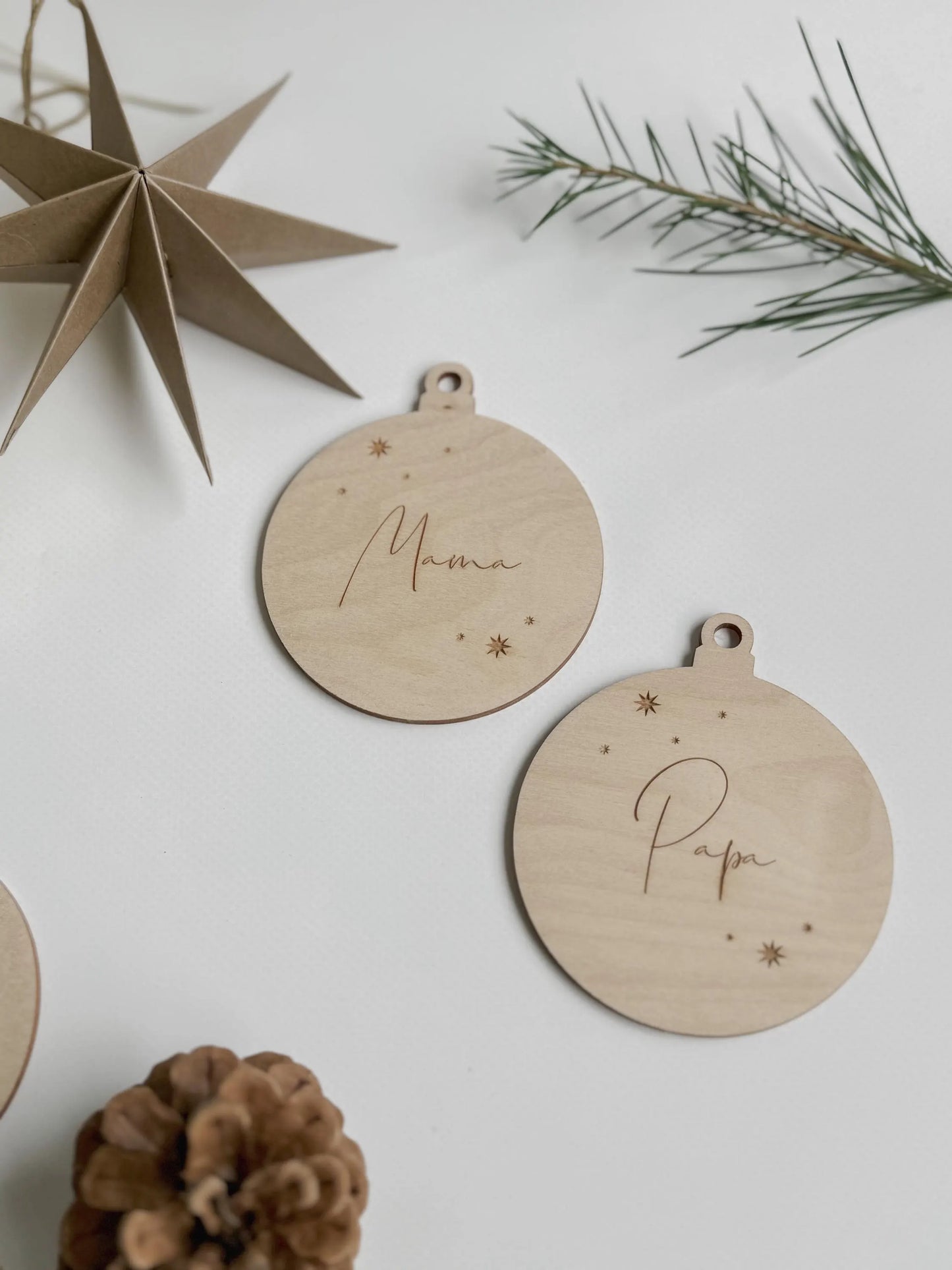 Personalisierte Christbaumkugel aus Holz I Weihnachtskugel aus Holz mit Namen I Christbaumschmuck I personalisierter Geschenkanhänger