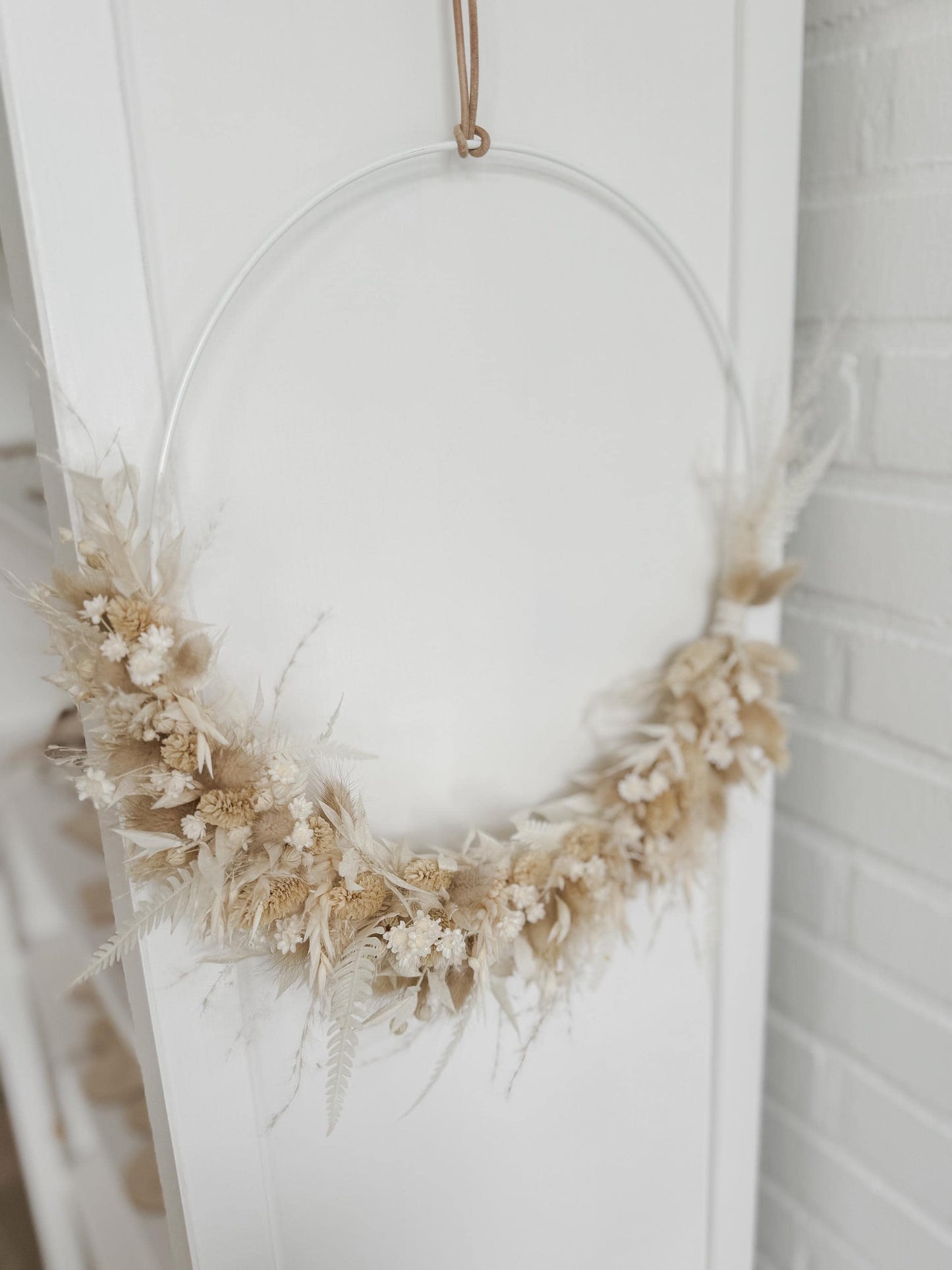 Trockenblumenkranz mit Holzschild I Trockenblumen beige-braun I Wandkranz I Blumenkranz