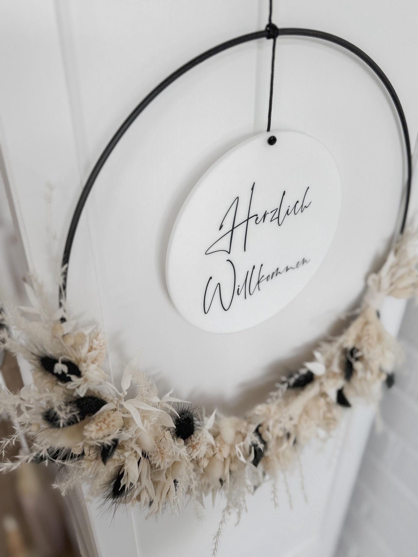 Trockenblumenkranz mit Holzschild I Türkranz Trockenblumen beige-schwarz I Wandkranz I Blumenkranz