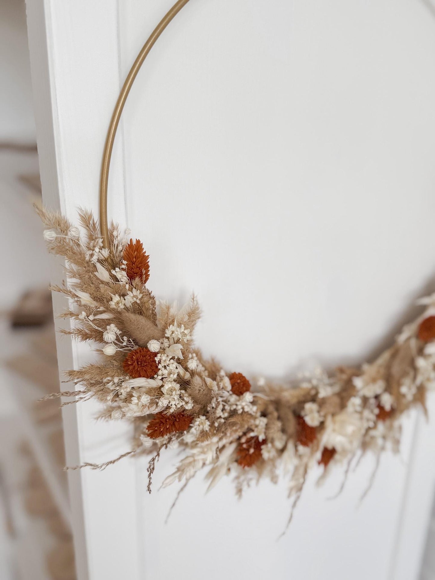 Trockenblumenkranz mit Holzschild I Türkranz Trockenblumen creme-braun-rost I Wandkranz I Blumenkranz