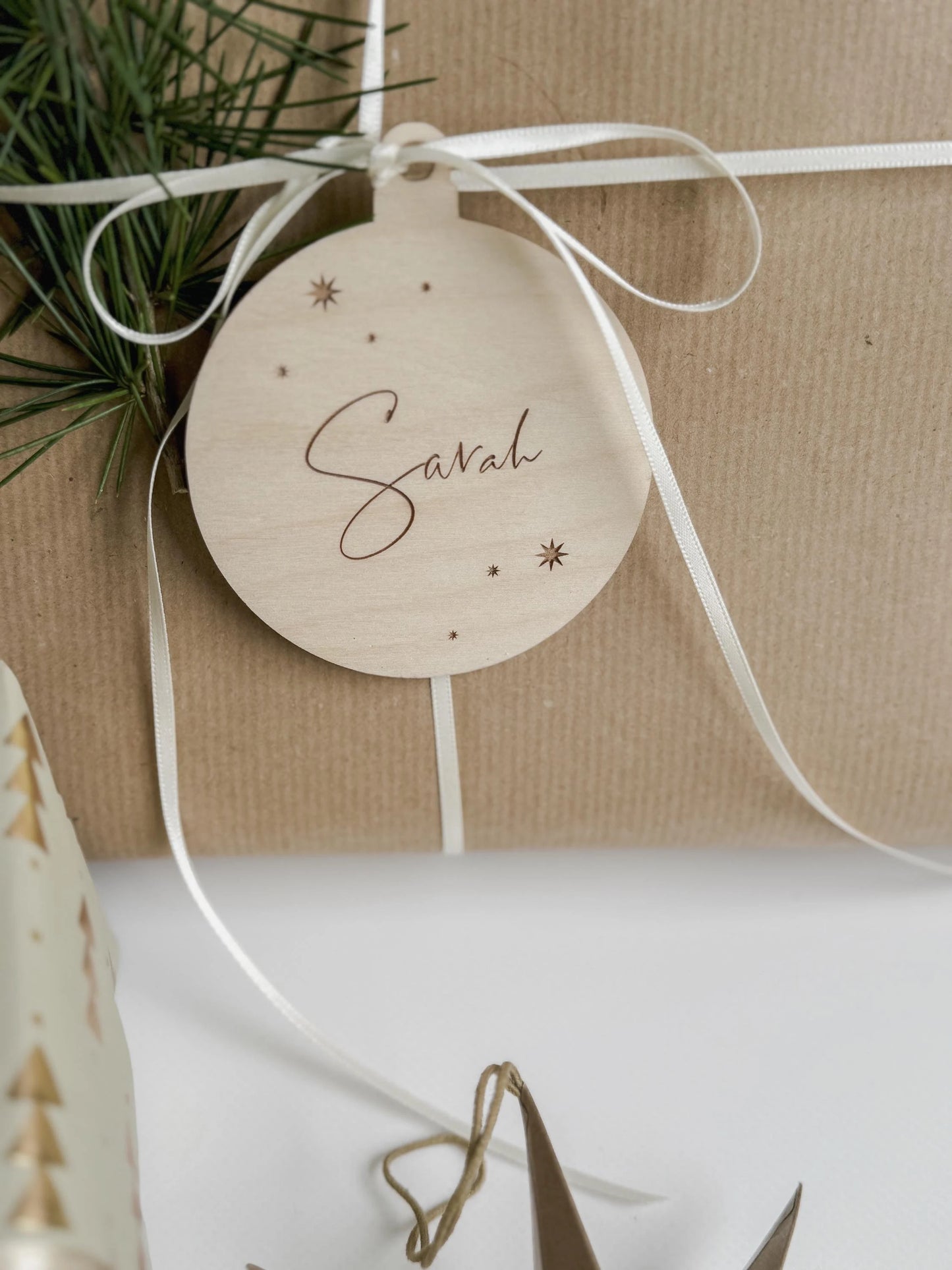 Personalisierte Christbaumkugel aus Holz I Weihnachtskugel aus Holz mit Namen I Christbaumschmuck I personalisierter Geschenkanhänger