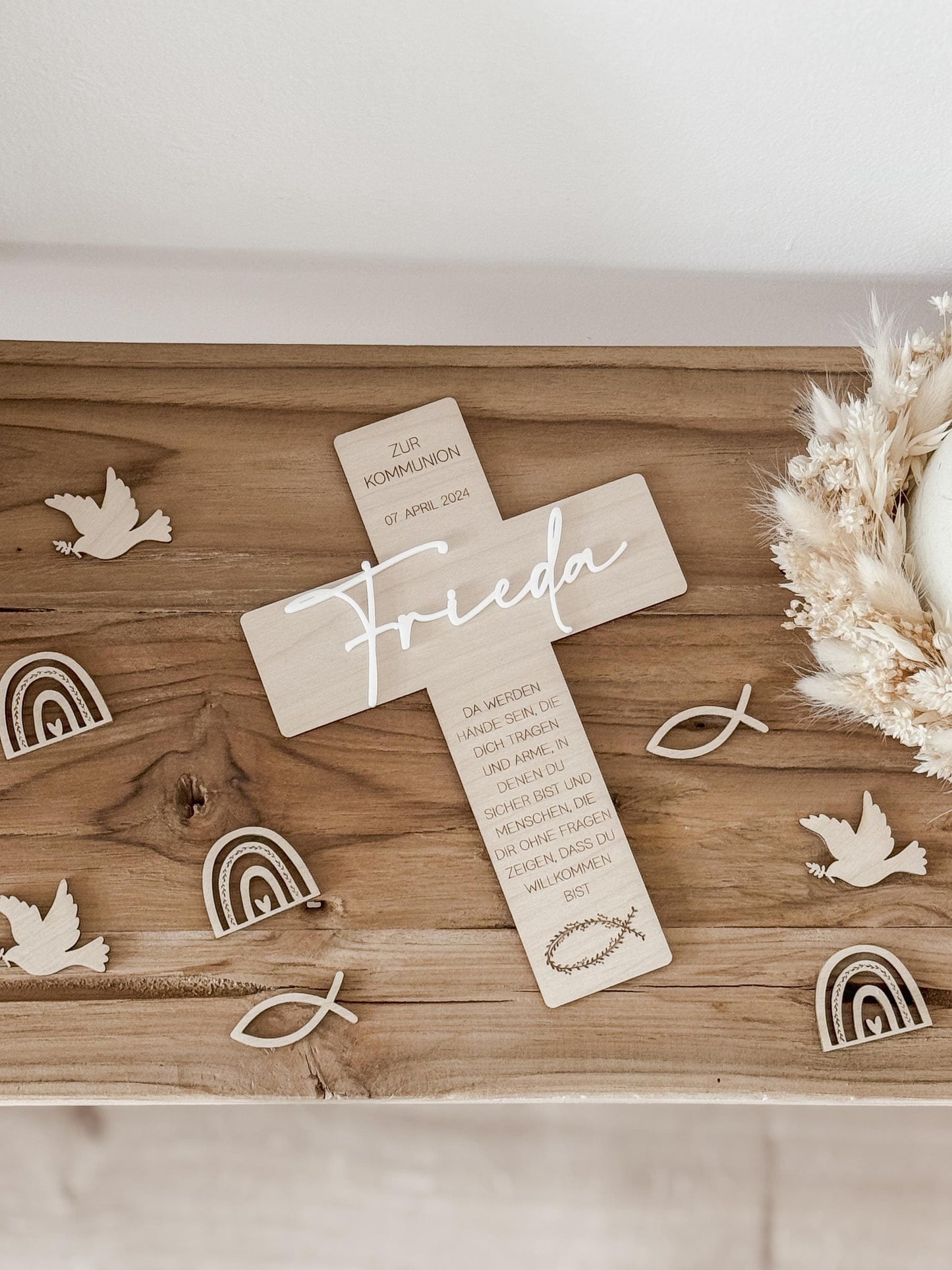 Taufkreuz aus Holz I Kommunionkreuz I personalisierte Geschenkidee zur Taufe, Kommunion, Konfirmation oder Firmung I Name 3D-Effekt Acryl
