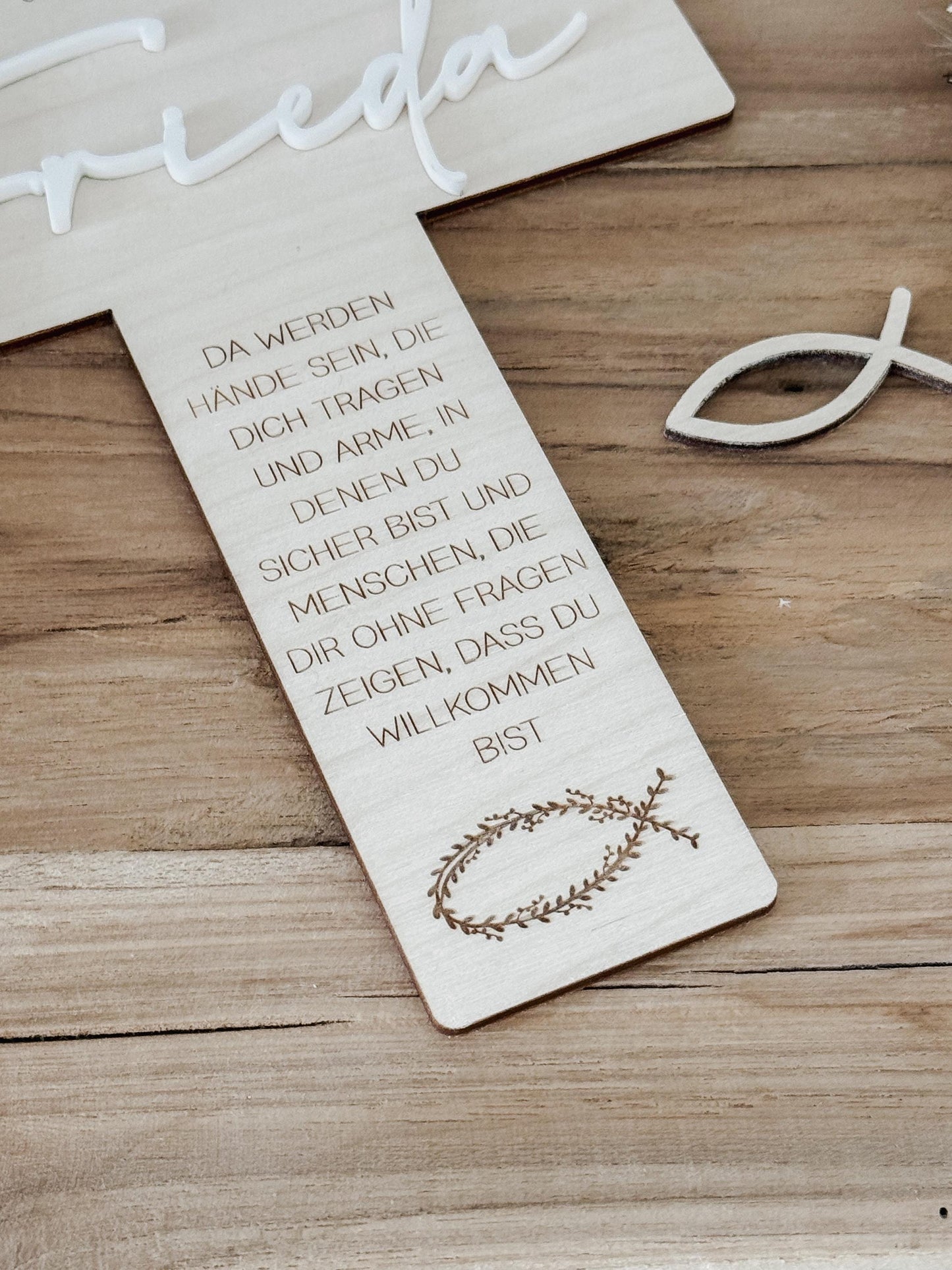 Taufkreuz aus Holz I Kommunionkreuz I personalisierte Geschenkidee zur Taufe, Kommunion, Konfirmation oder Firmung I Name 3D-Effekt Acryl