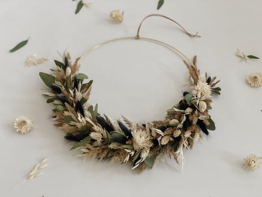 Trockenblumenkranz mit Holzschild I Türkranz Trockenblumen beige-braun-schwarz I Wandkranz I Blumenkranz