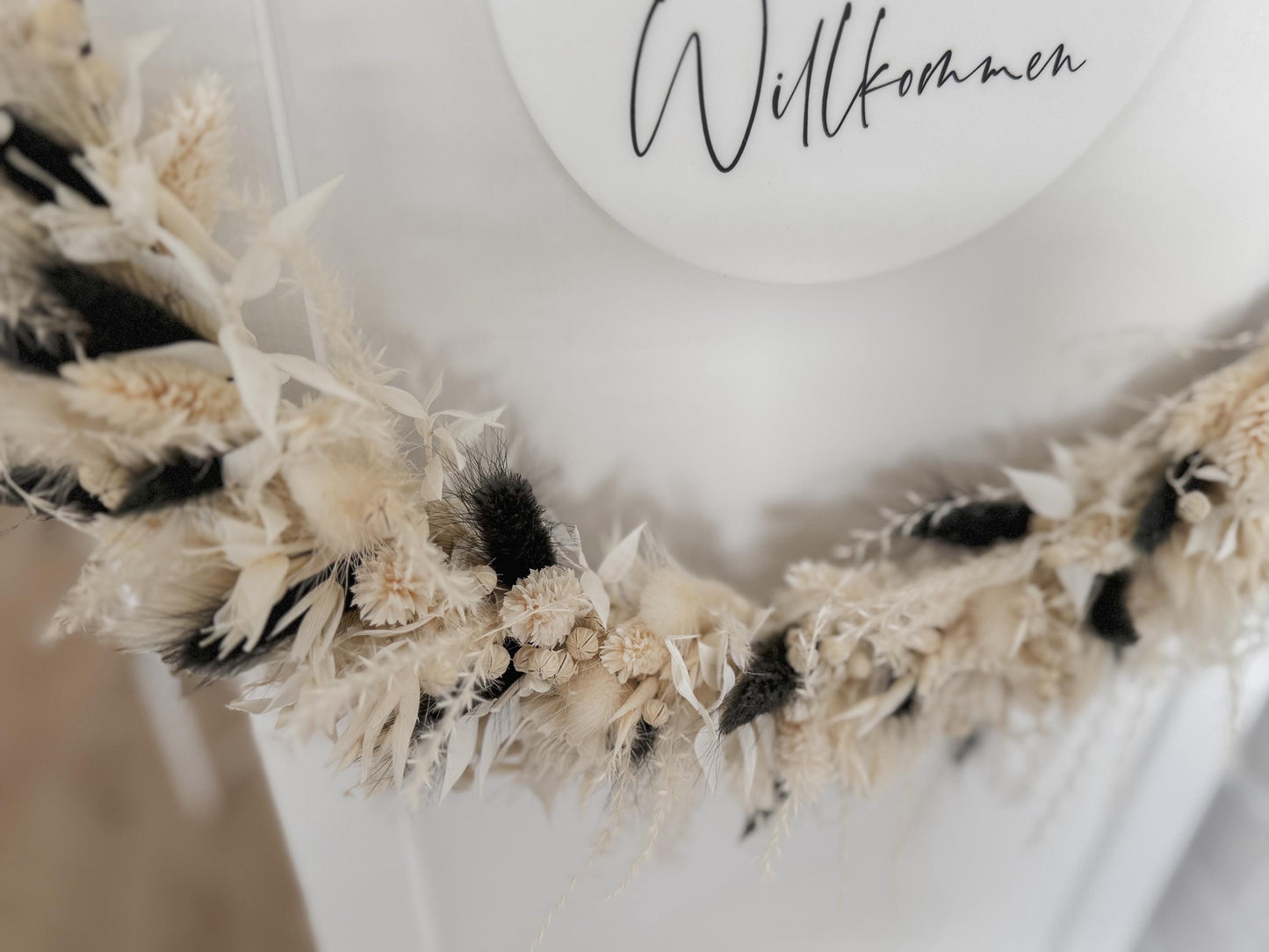 Trockenblumenkranz mit Holzschild I Türkranz Trockenblumen beige-schwarz I Wandkranz I Blumenkranz