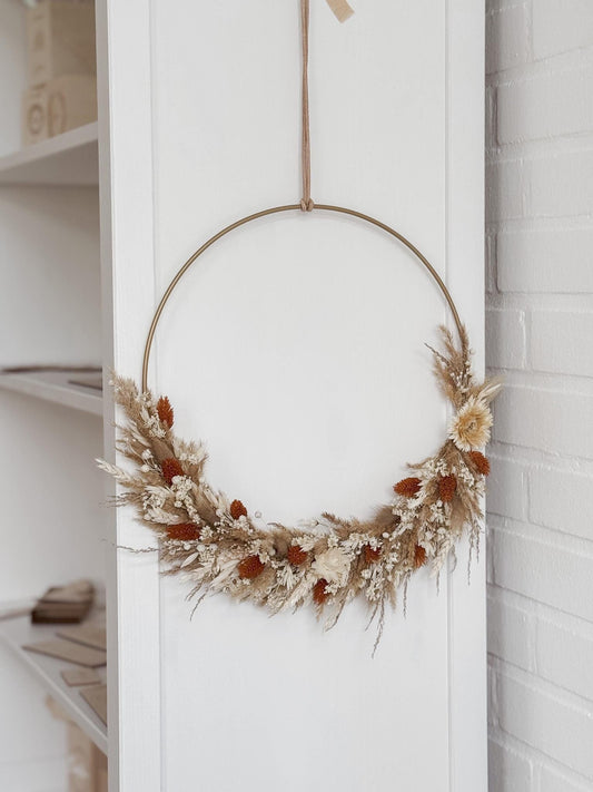 Trockenblumenkranz mit Holzschild I Türkranz Trockenblumen creme-braun-rost I Wandkranz I Blumenkranz