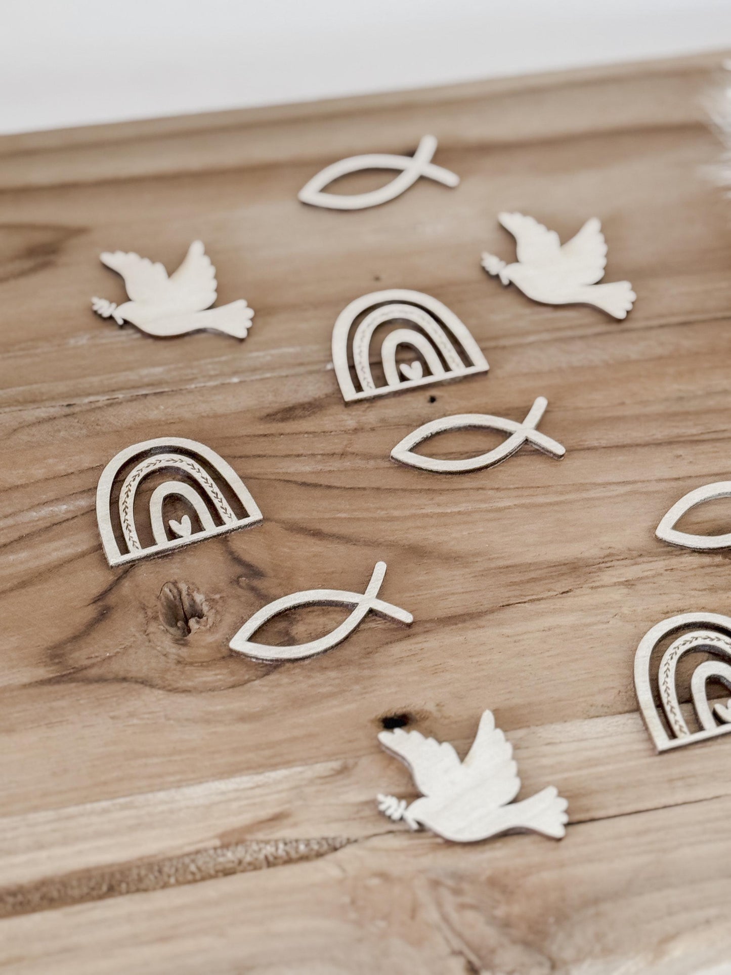 Streudeko zur Taufe, Kommunion, Konfirmation oder Firmung I Tischdekoration aus Holz I Taube I Regenbogen I Fisch I Ichthys