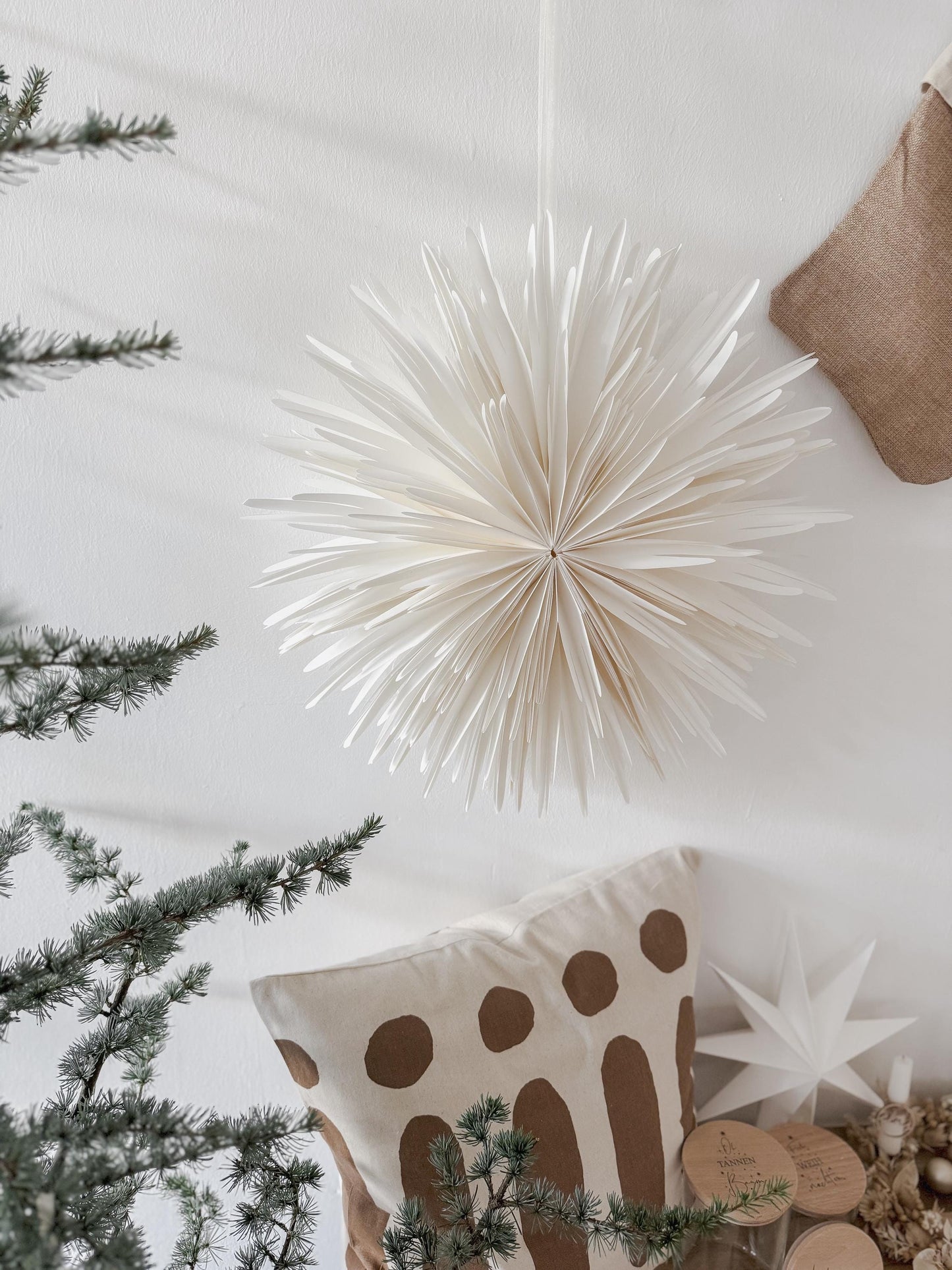 Papierstern Schneeflocke weiß 50cm I Weihnachtsdekoration hängend I Dekostern I Faltstern I Weihnachtsstern