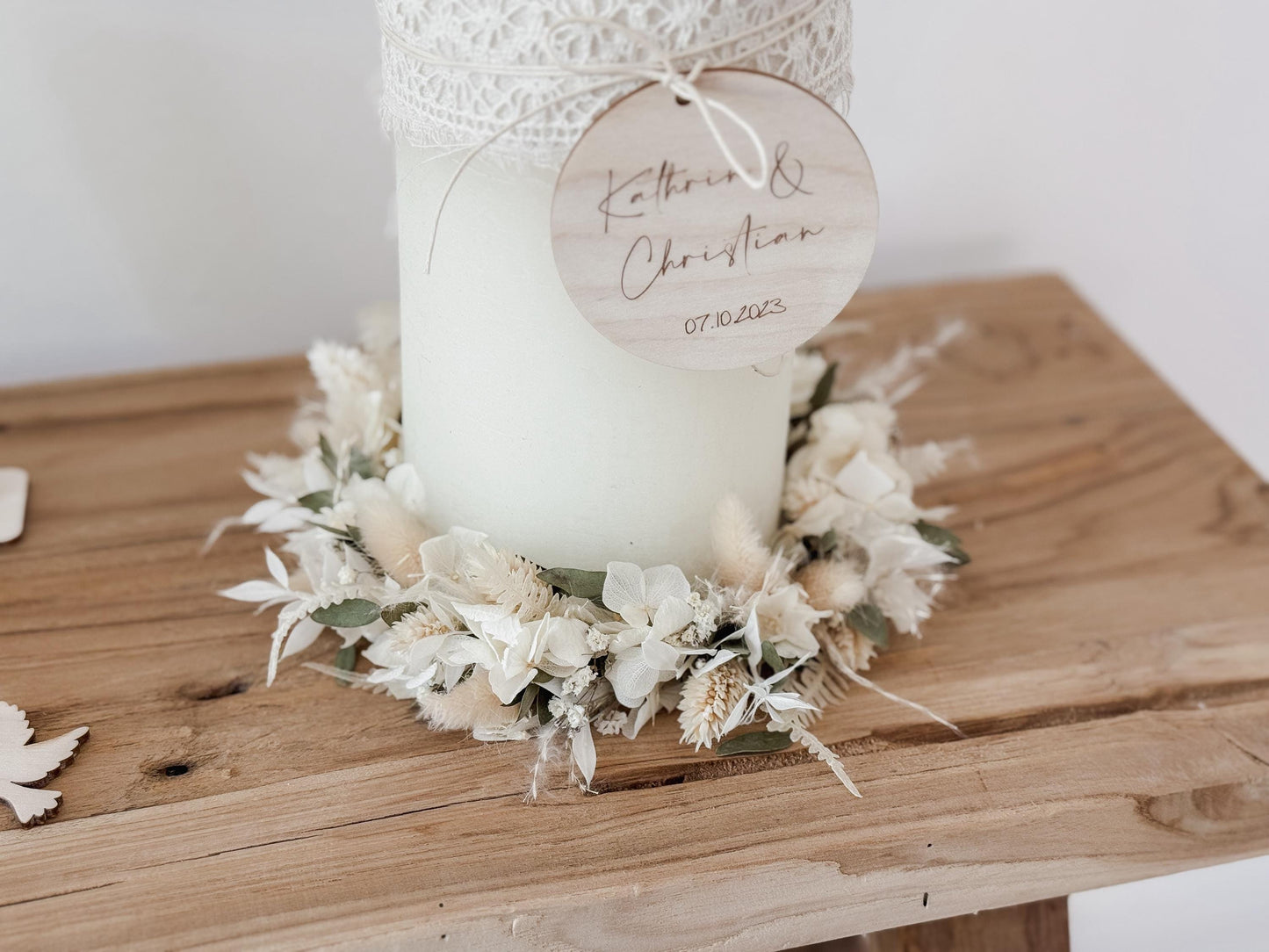 Kerzenkranz aus Trockenblumen Creme-Eukalyptus I Blumenkranz für Tauf-, Kommunions- oder Hochzeitskerze I Trockenblumenkranz für Windlicht