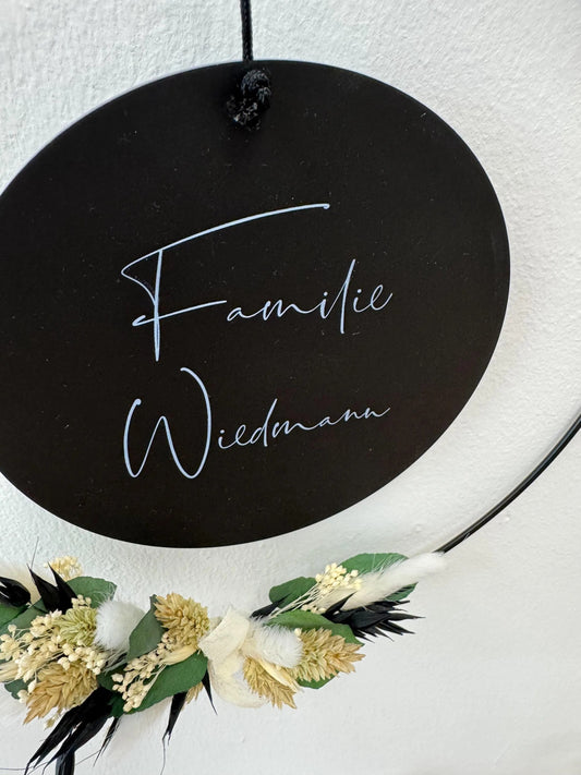 Türkranz mit Trockenblumen und Acrylschild I Holzschild personalisiert mit Familienname I Metallring I Geschenk zum Einzug I Richtfest