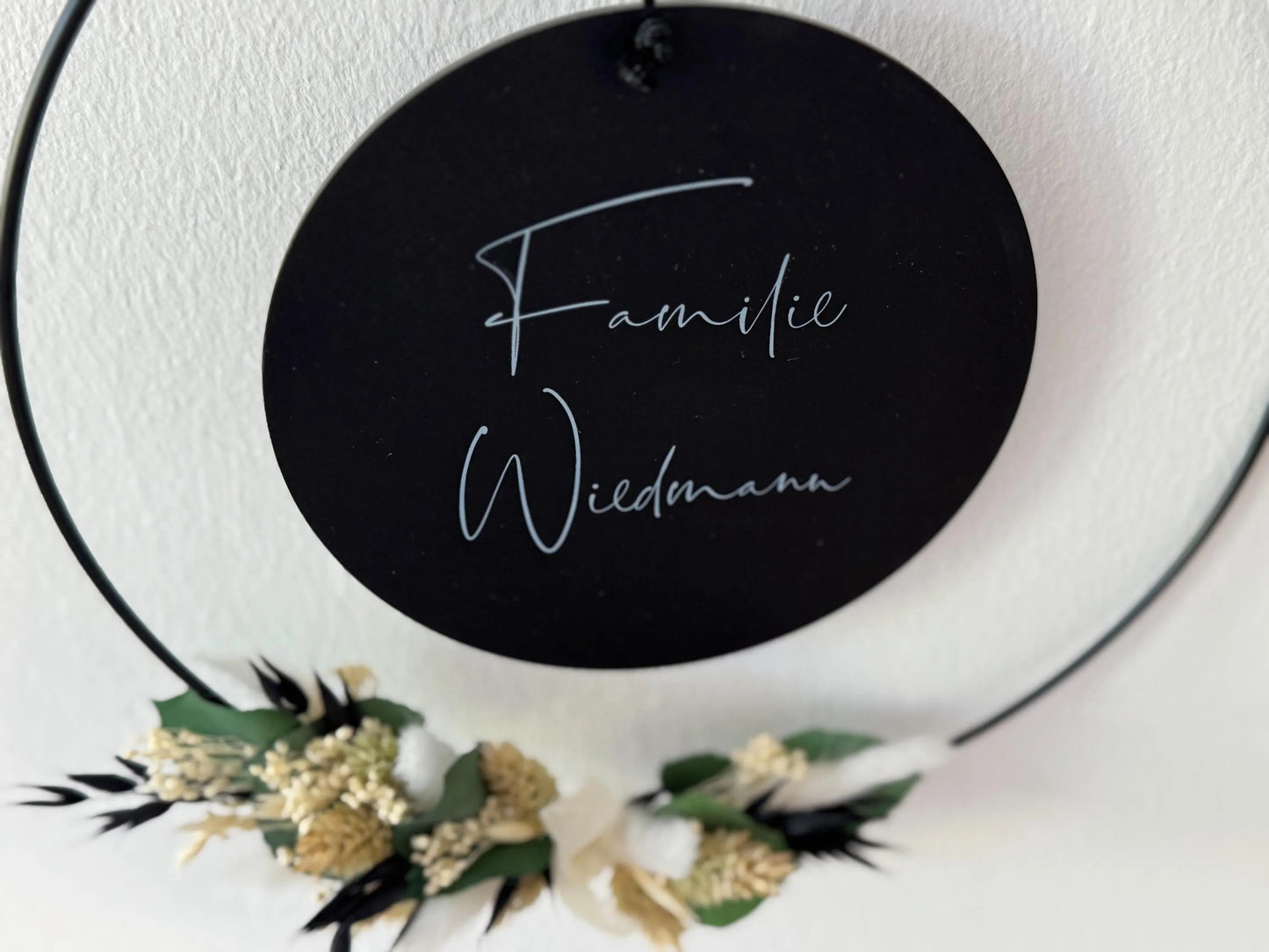 Türkranz mit Trockenblumen und Acrylschild I Holzschild personalisiert mit Familienname I Metallring I Geschenk zum Einzug I Richtfest
