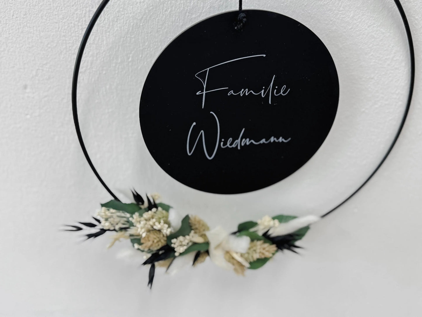 Türkranz mit Trockenblumen und Acrylschild I Holzschild personalisiert mit Familienname I Metallring I Geschenk zum Einzug I Richtfest