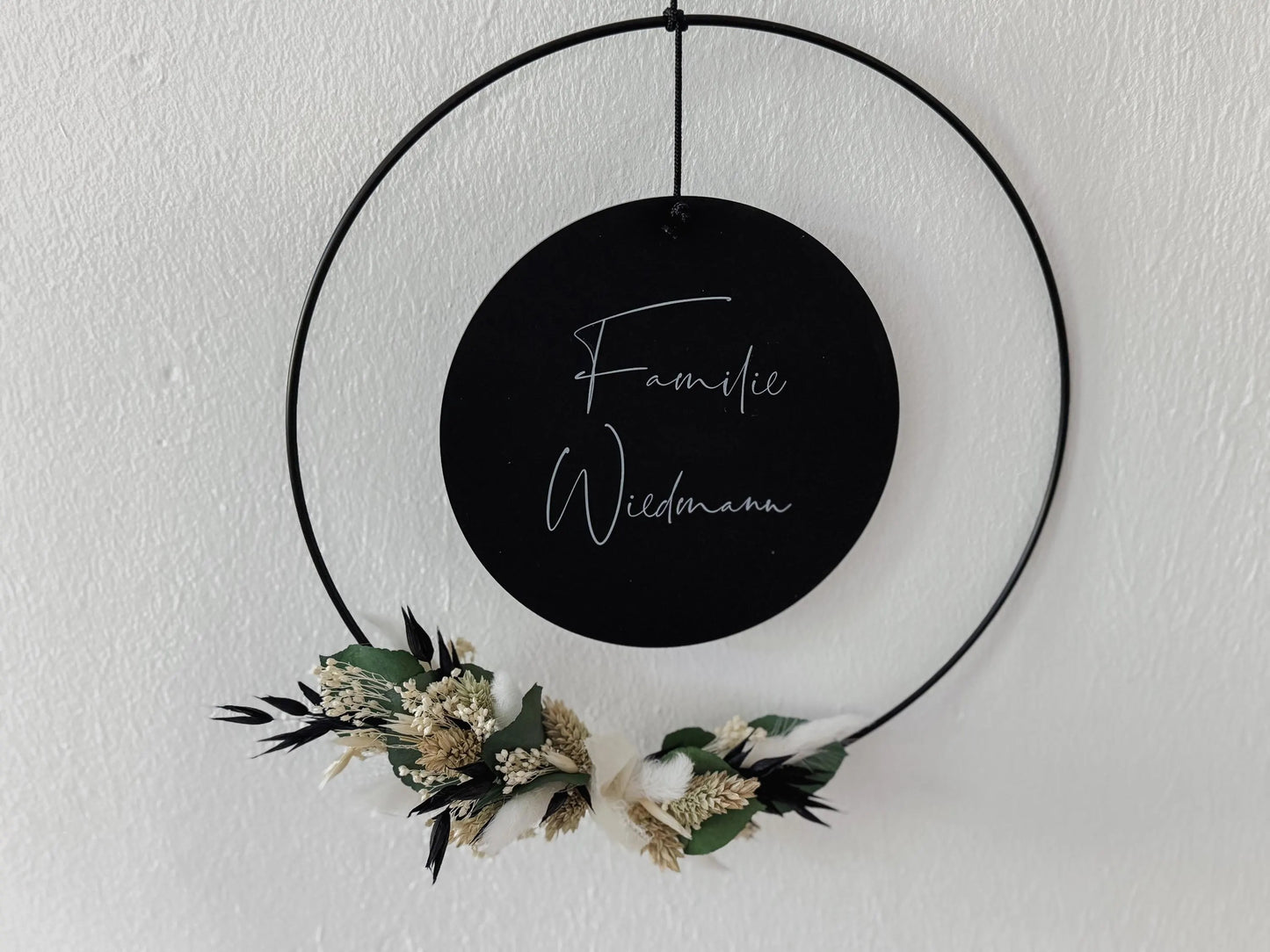 Türkranz mit Trockenblumen und Acrylschild I Holzschild personalisiert mit Familienname I Metallring I Geschenk zum Einzug I Richtfest