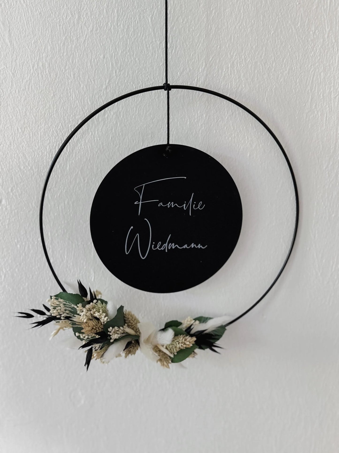 Türkranz mit Trockenblumen und Acrylschild I Holzschild personalisiert mit Familienname I Metallring I Geschenk zum Einzug I Richtfest