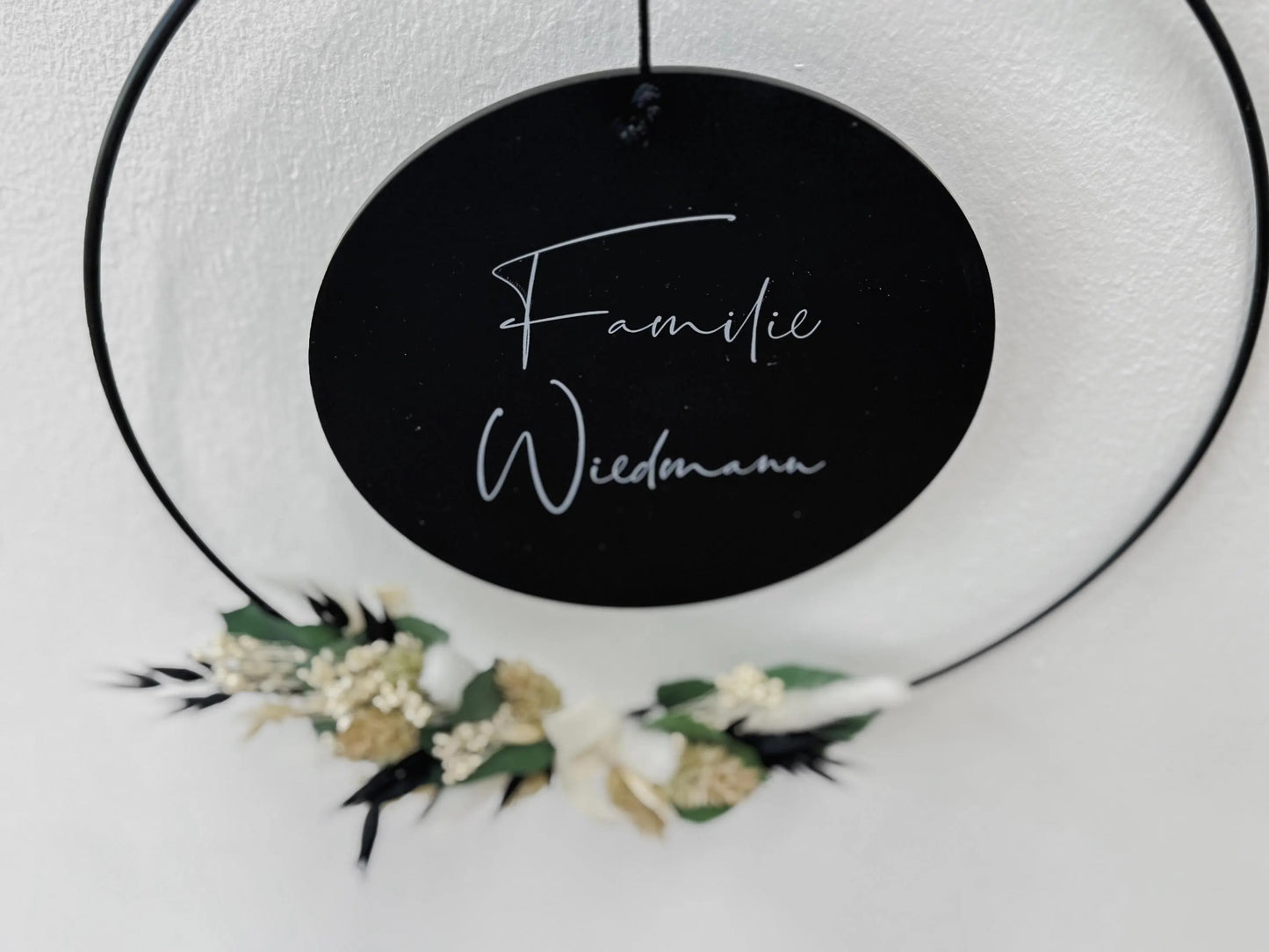 Türkranz mit Trockenblumen und Acrylschild I Holzschild personalisiert mit Familienname I Metallring I Geschenk zum Einzug I Richtfest