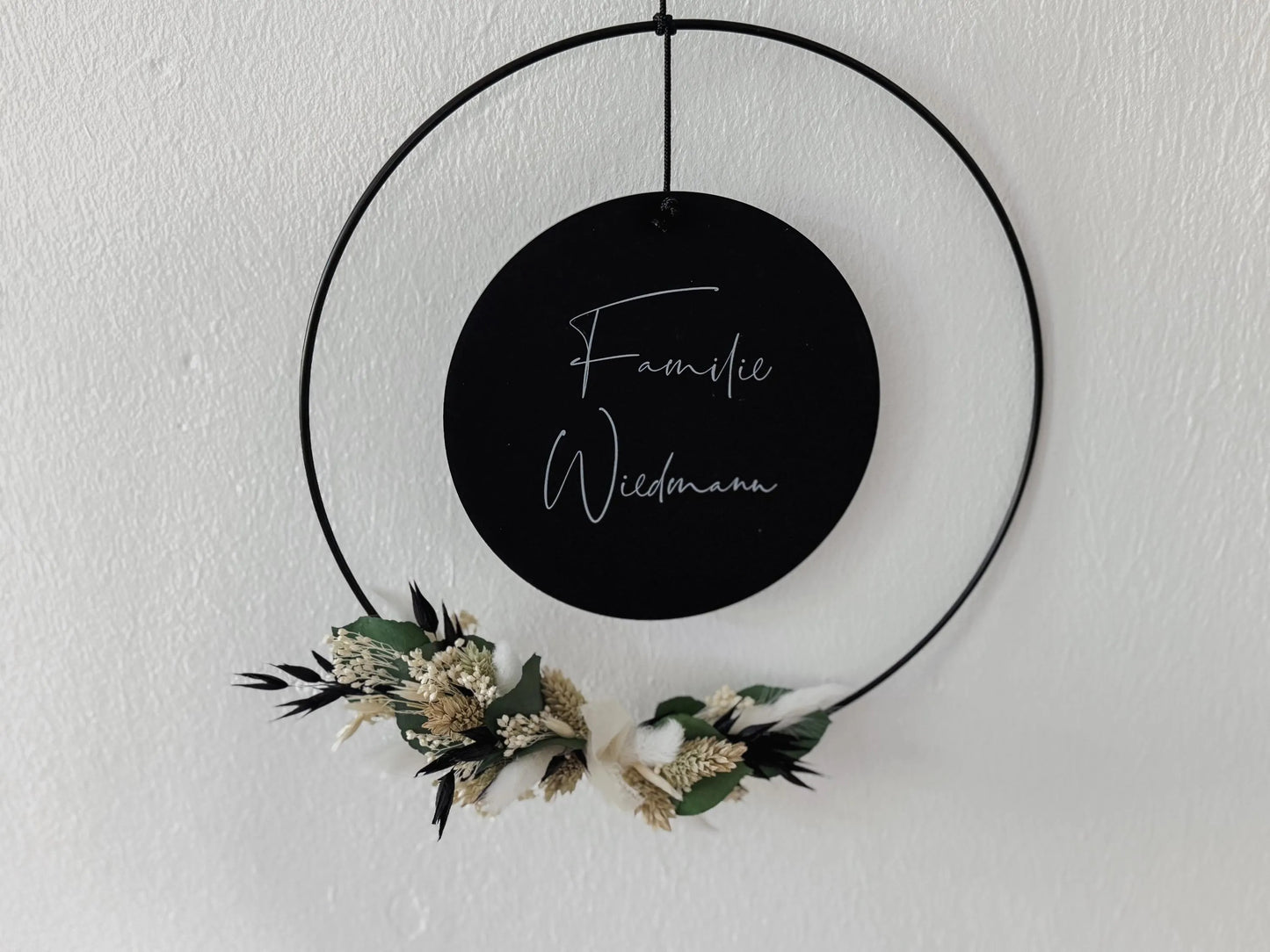Türkranz mit Trockenblumen und Acrylschild I Holzschild personalisiert mit Familienname I Metallring I Geschenk zum Einzug I Richtfest